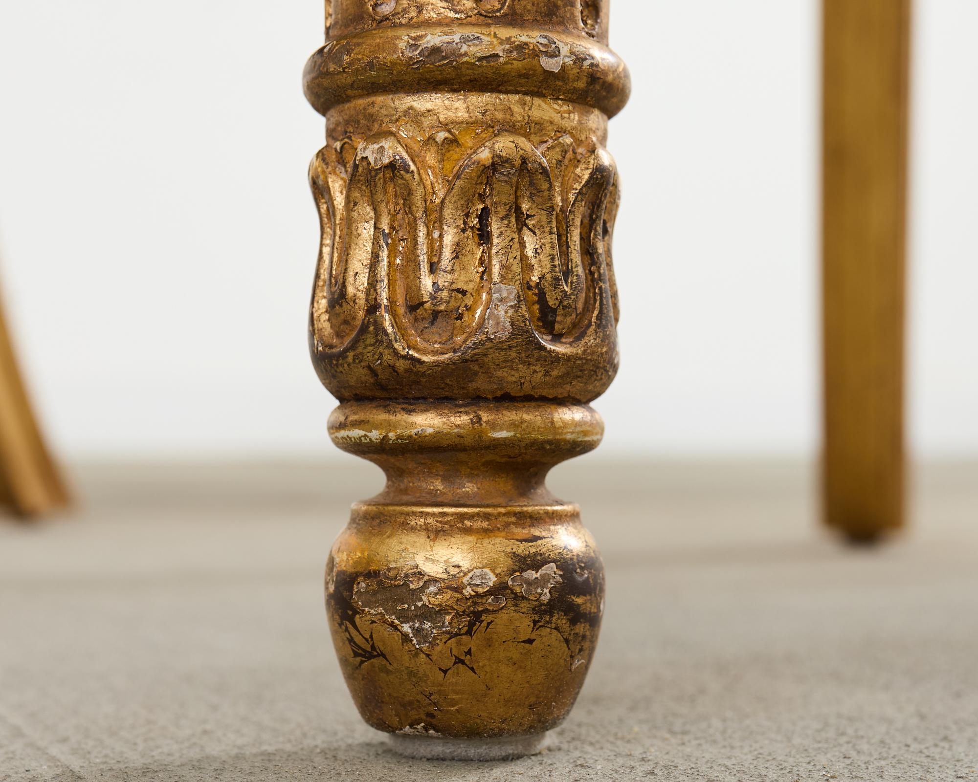 Zwölf Esszimmerstühle aus Giltholz im neoklassischen Louis-XVI-Stil im Angebot 1