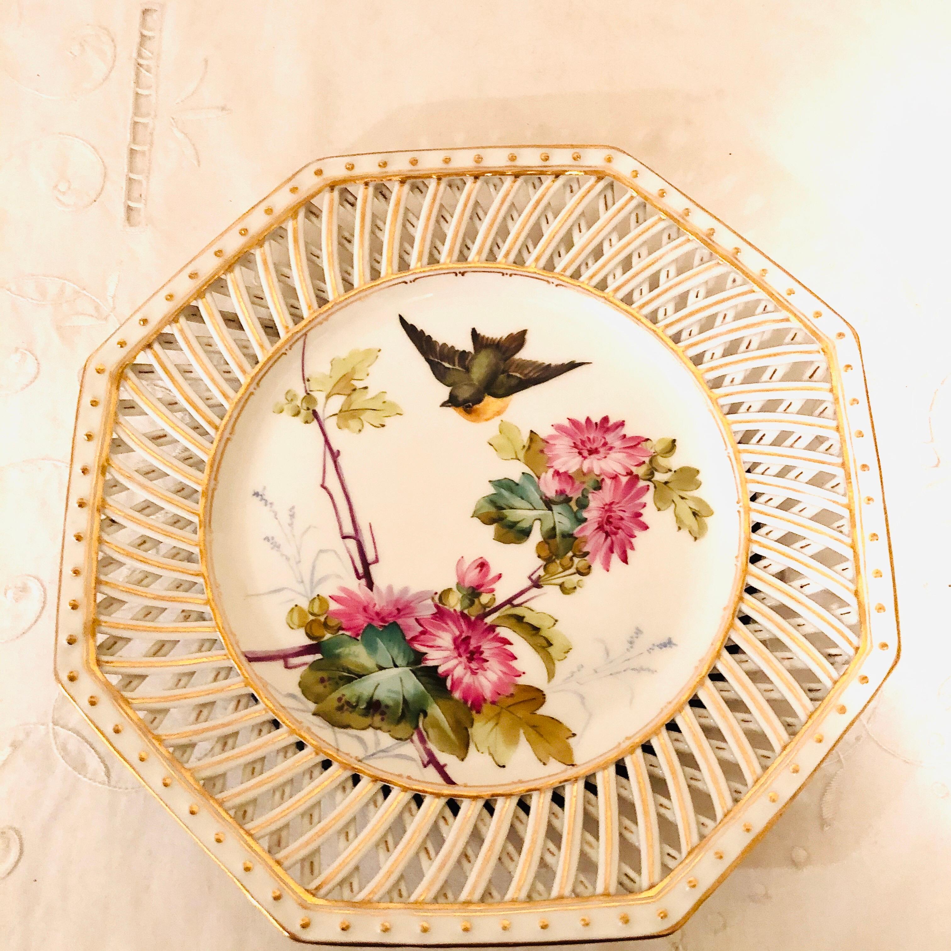 Ensemble de douze assiettes réticulées Pirkenhammer, chacune peinte de manière différente 2