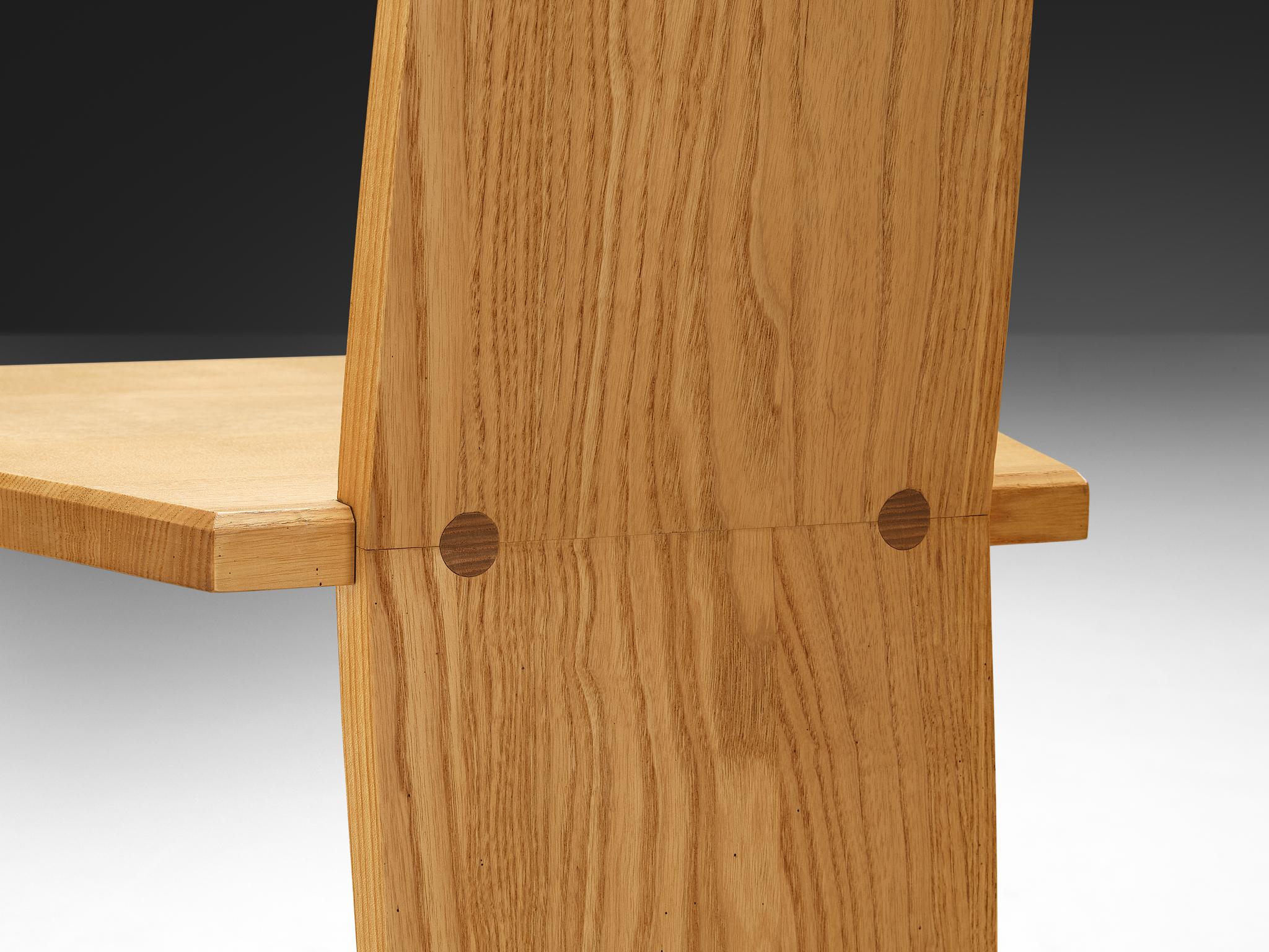 Conjunto de doce sillas de comedor postmodernas de madera maciza de fresno en venta 1