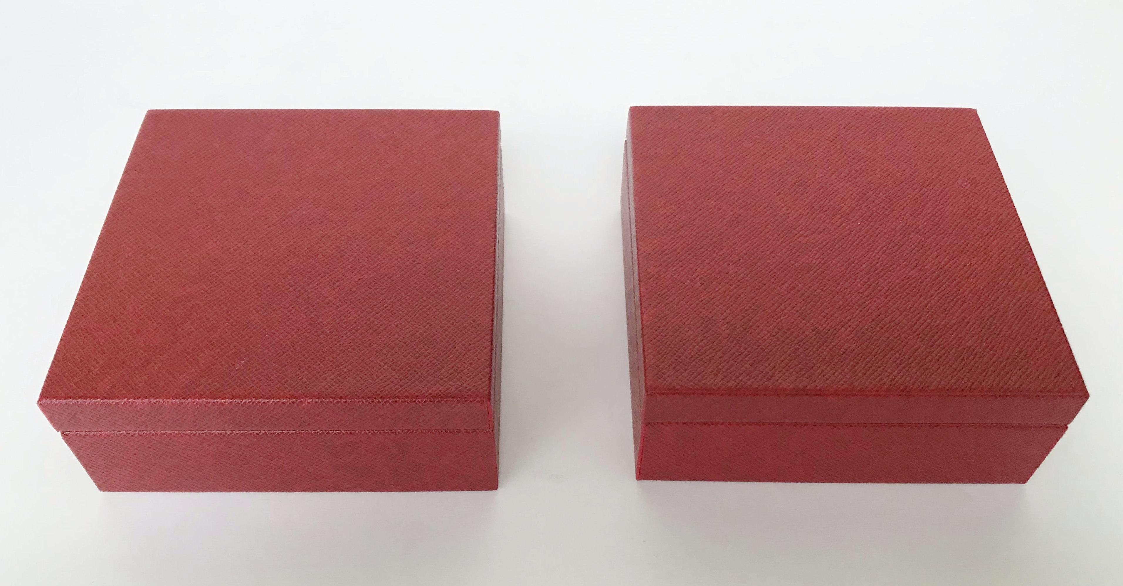 Set von zwölf roten Chagrin- Coasters aus Chagrinleder von Fabio Ltd im Angebot 2