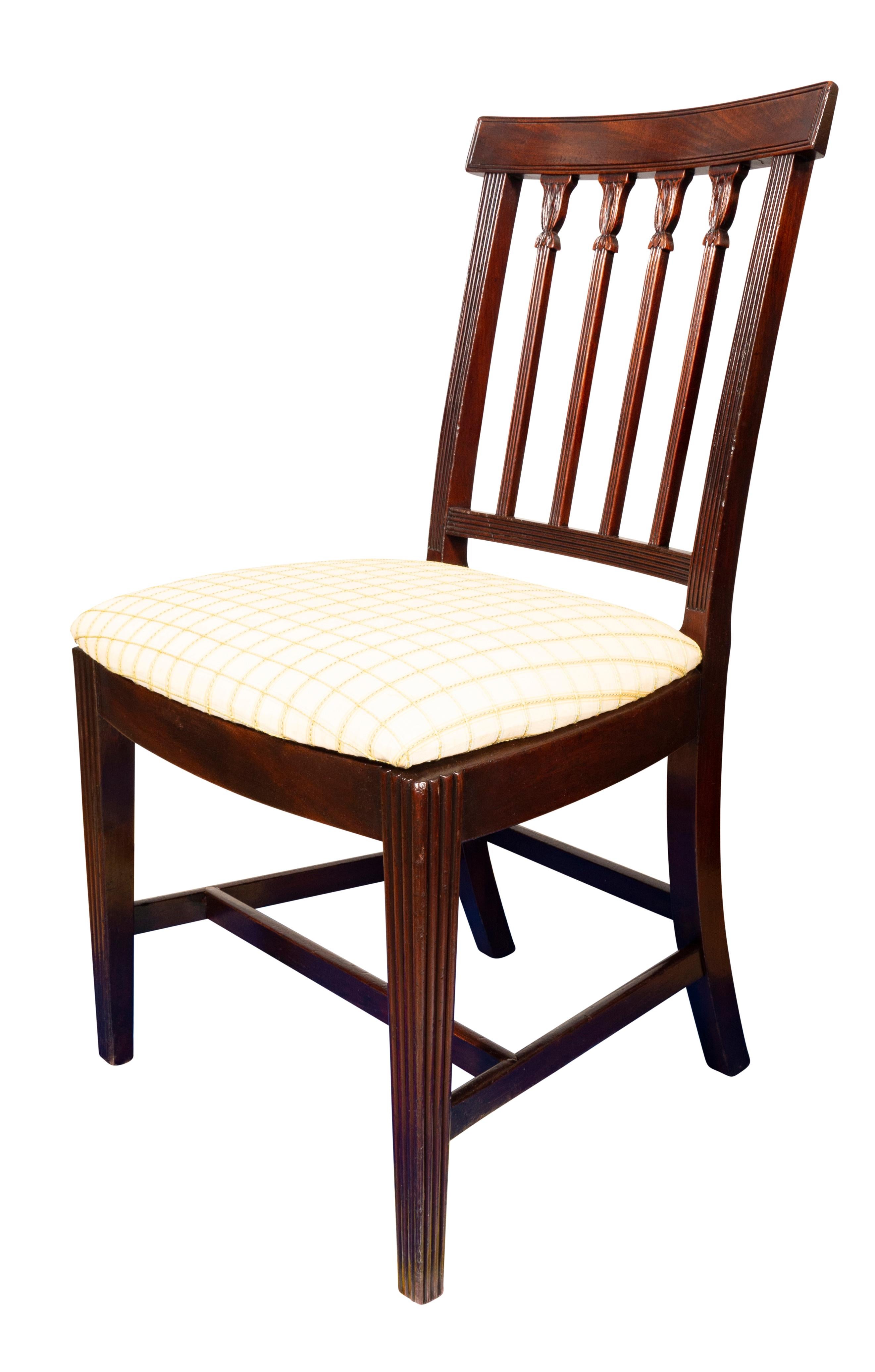 Set of Twelve Regency Mahogany Dining Chairs en vente 8