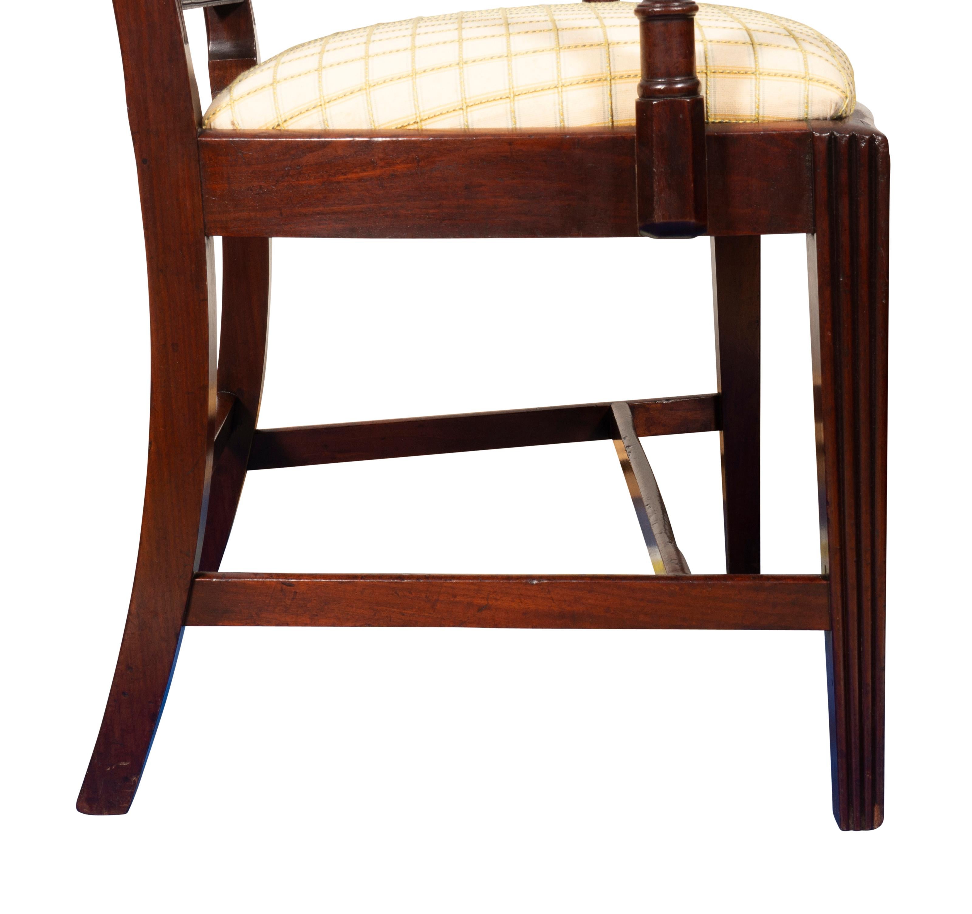 Set of Twelve Regency Mahogany Dining Chairs en vente 12