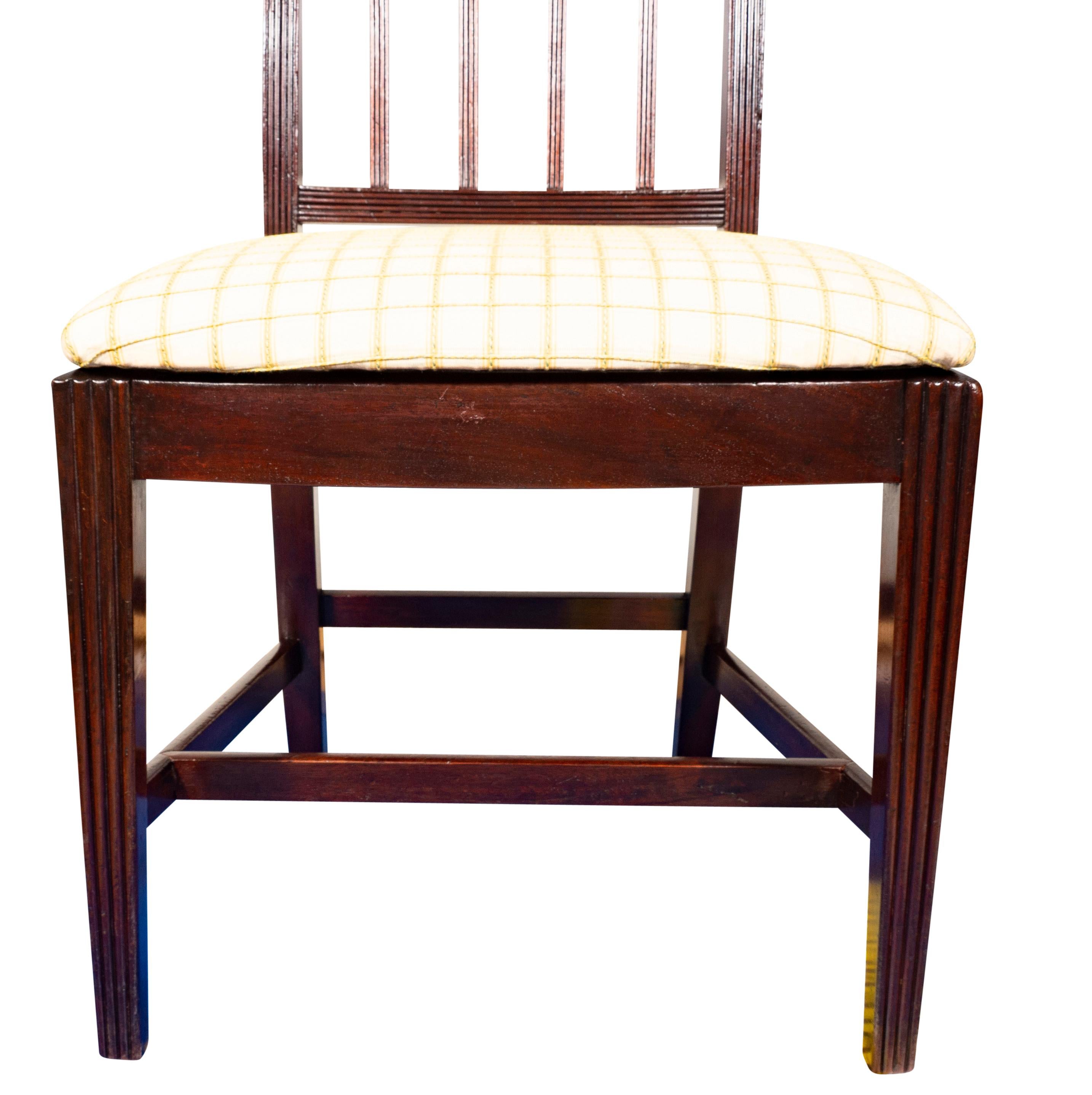 Set of Twelve Regency Mahogany Dining Chairs en vente 14