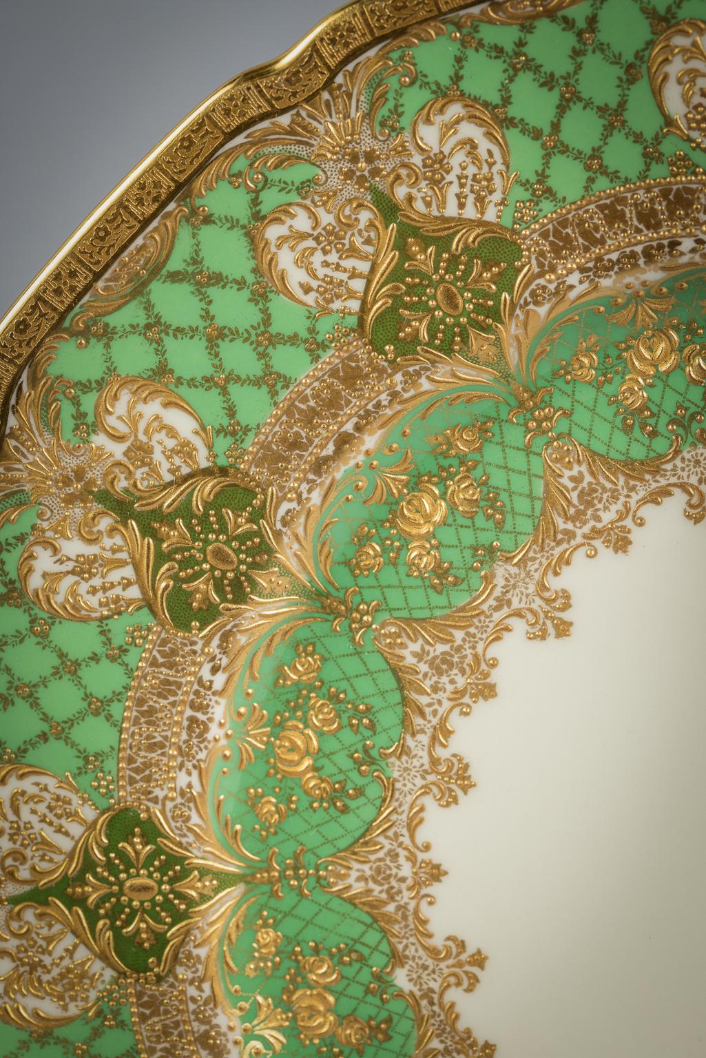 Porcelain Set of Twelve Royal Doulton Dinner Plates, circa 1900 For Sale