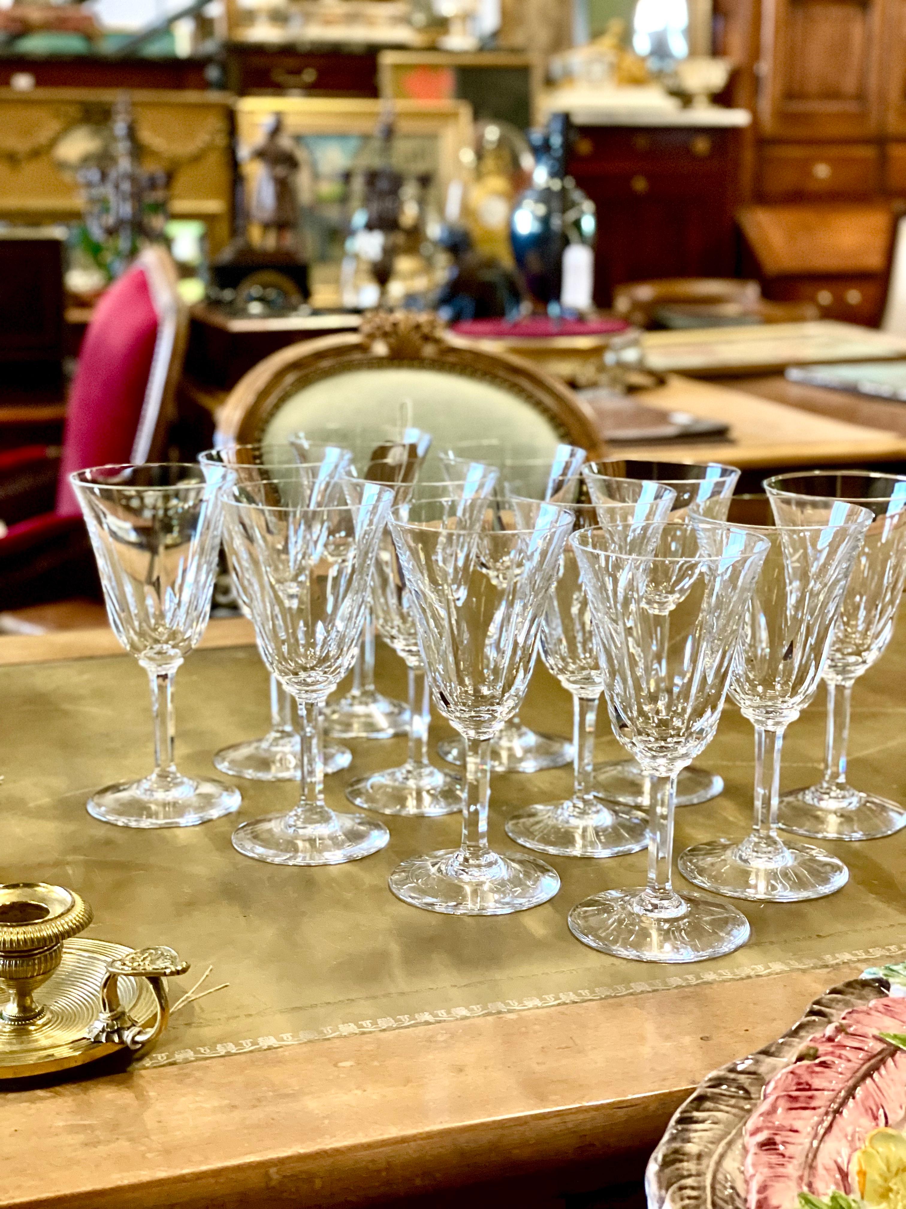 Vintage Saint Louis Set of 12 Crystal Wine Glasses In Good Condition For Sale In LA CIOTAT, FR