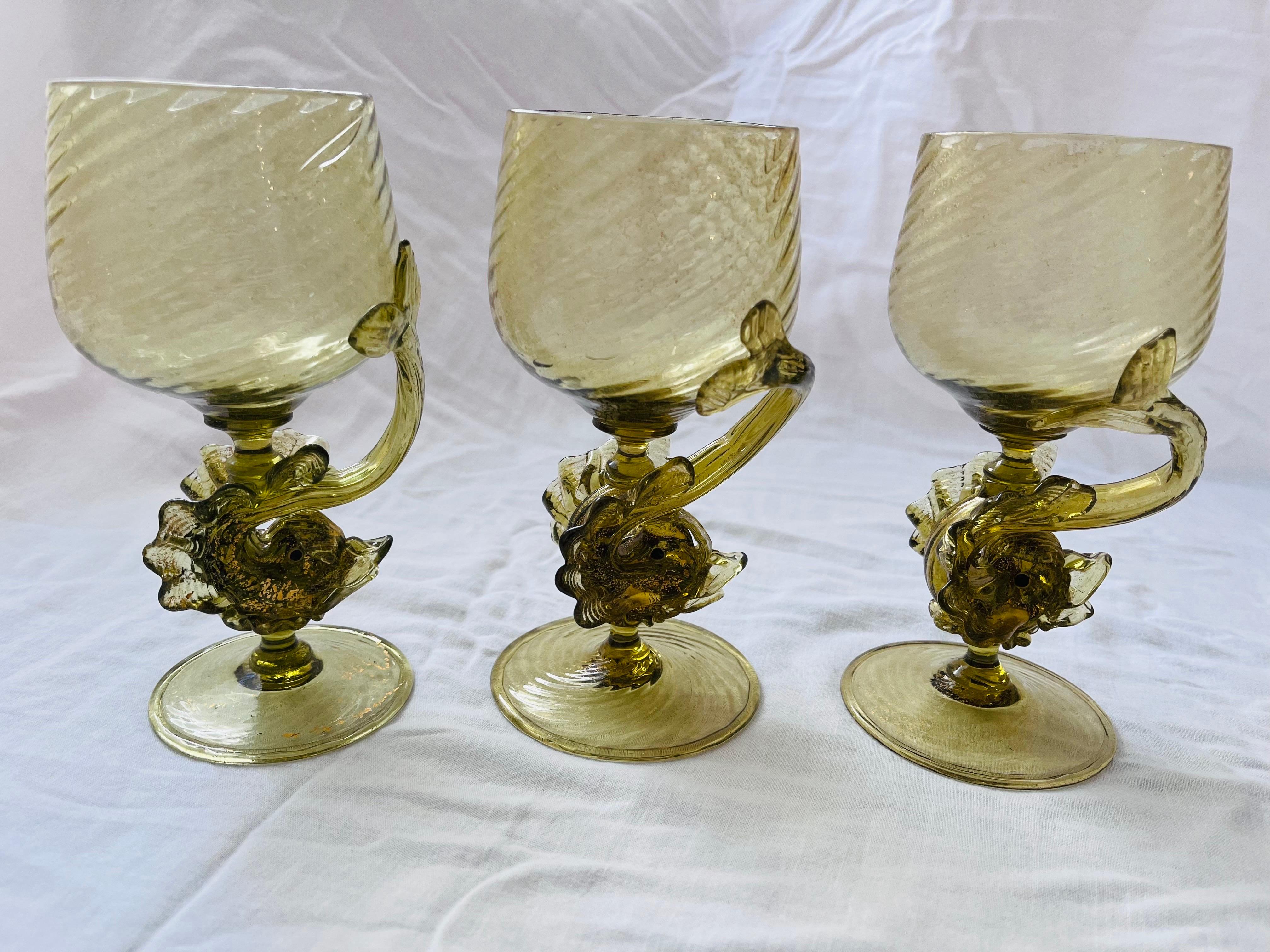 Set of Twelve Salviati Style Venetian Murano Glass Dolphin Water or Wine Goblets In Good Condition In Atlanta, GA