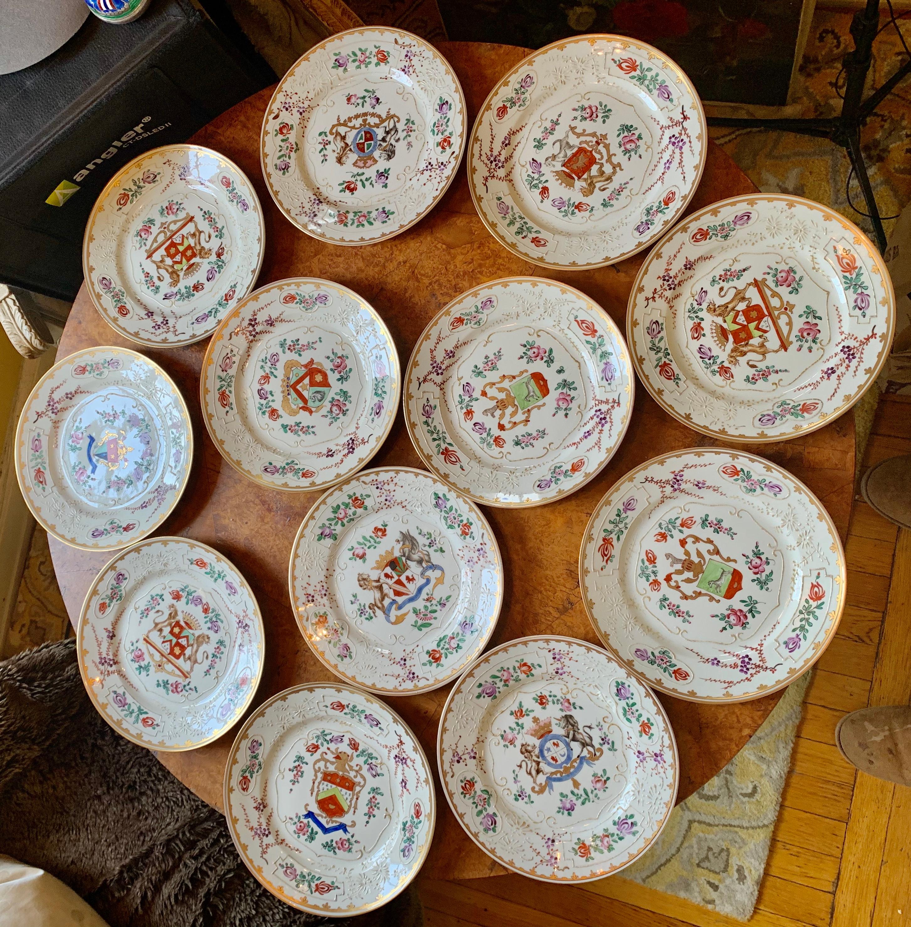 THIS IS A WONDERFUL AND VERY RARE SET OF 12 SAMSON CHINESE EXPORT STYLE PORCELAIN ARMORIAL DINNER PLATES FROM FRANCE DATING TO THE 19TH CENTURY WITH CRESTS DEPICTING MANY ANIMALS INCLUDING LION, DRAGON, GRIFFIN, HORSE, AND UNICORN.  THE PLATES ARE