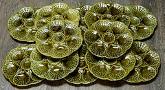 Juego de doce platos para ostras de mayólica francesa de Sarreguemines, en color verde oliva
