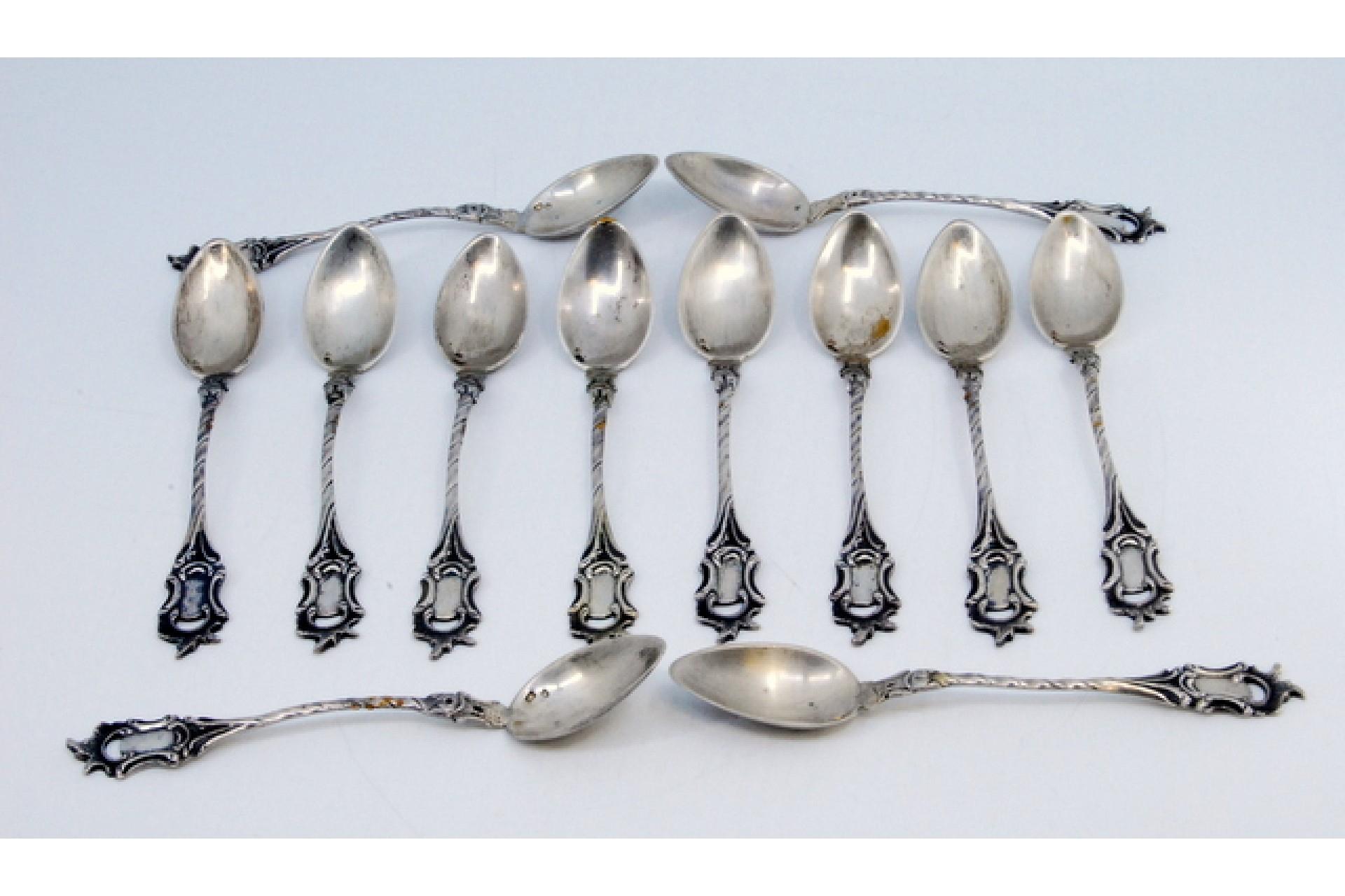 Européen Set of twelve silver coffee spoons with cut and embossed handles en vente