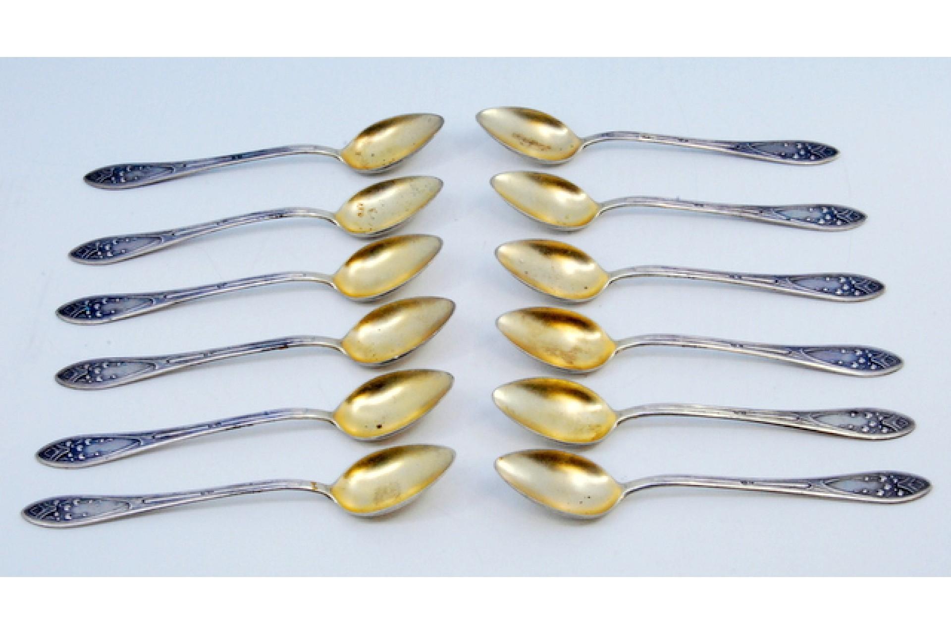 Description: Set of twelve silver coffee spoons with reliefs on the handles and golden shells. Metal: Silver. Origin: Portuguese. Brand: javali II Title. Weight: 159.94 grams (Set of twelve spoons). Dimensions: 12x2.2cm. Content: 833/1000. Assay