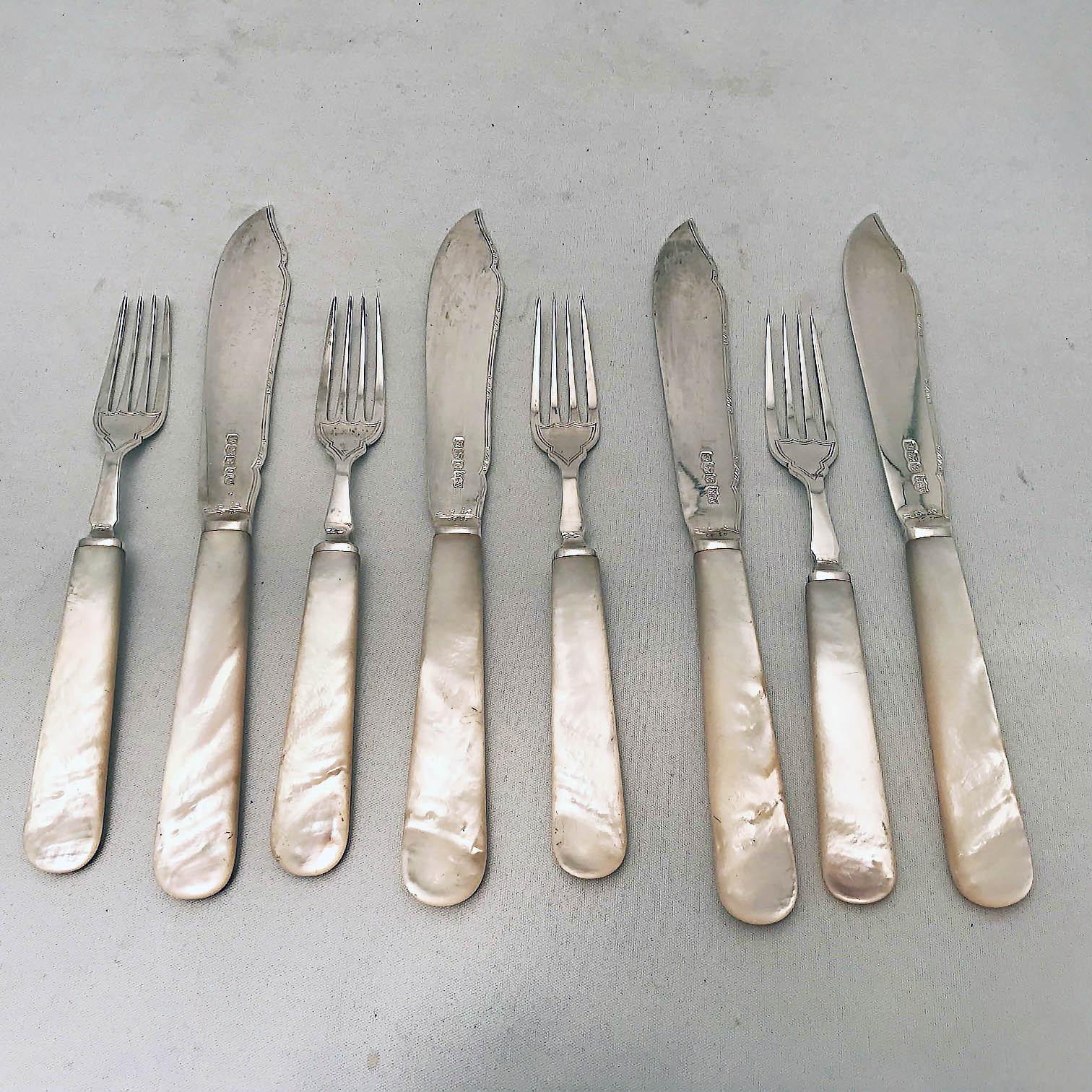 Set von zwölf silbernen Fischmessern und Gabeln, Ahorn und Webb im Zustand „Gut“ im Angebot in Montreal, QC