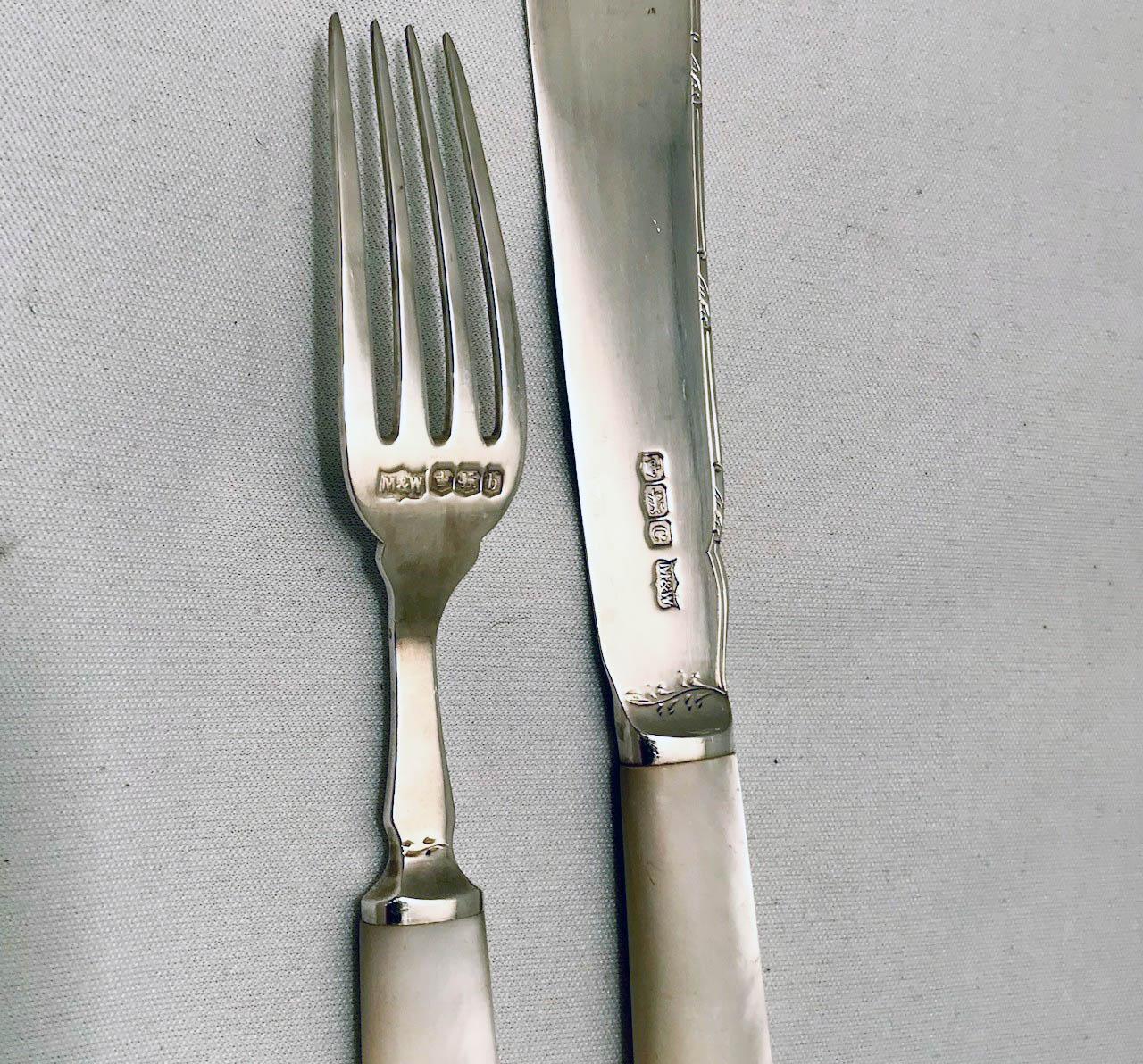 Juego de doce cuchillos y tenedores de pescado de plata, Mappin & Webb Silver en venta