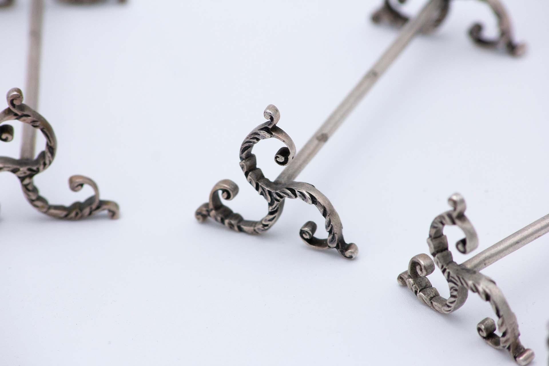 Set of twelve silver knife rests im Zustand „Gut“ im Angebot in Porto, PT