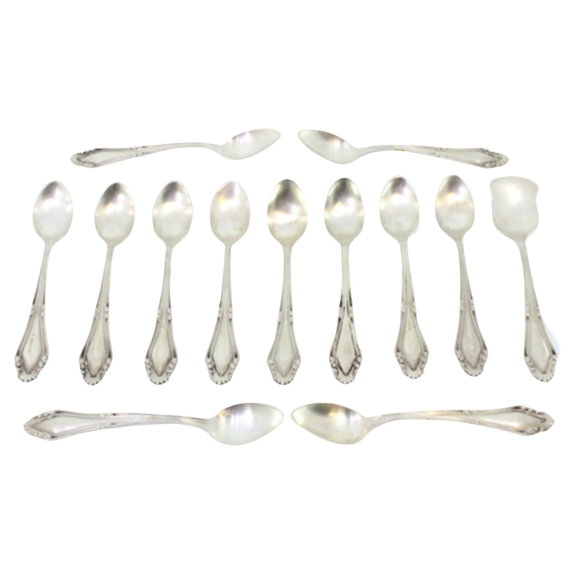 Set of twelve silver spoons
sugar shovel w/ reliefs
grooves on the handles