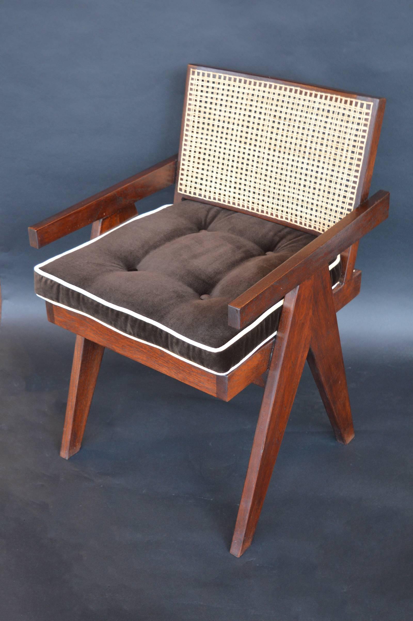 Set of 6 teak chairs in the style of Pierre Jeanneret.
