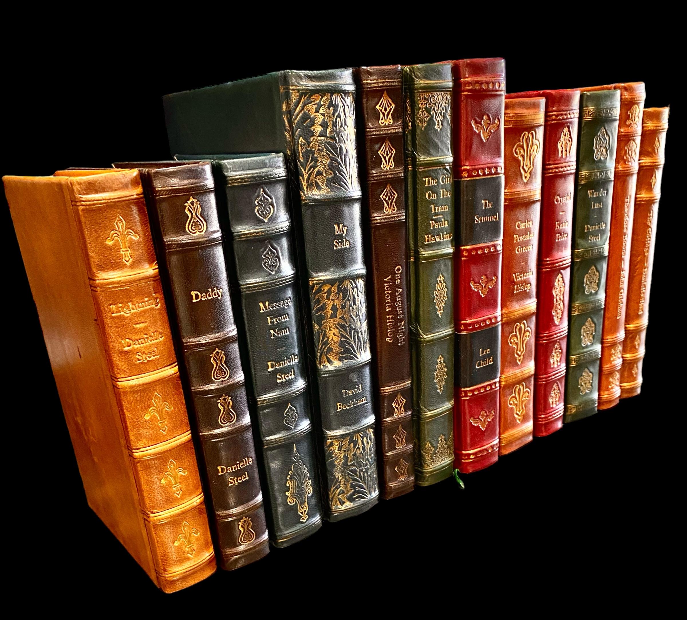 Ensemble de douze livres reliés en cuir ouvragé divers titres en vente 3