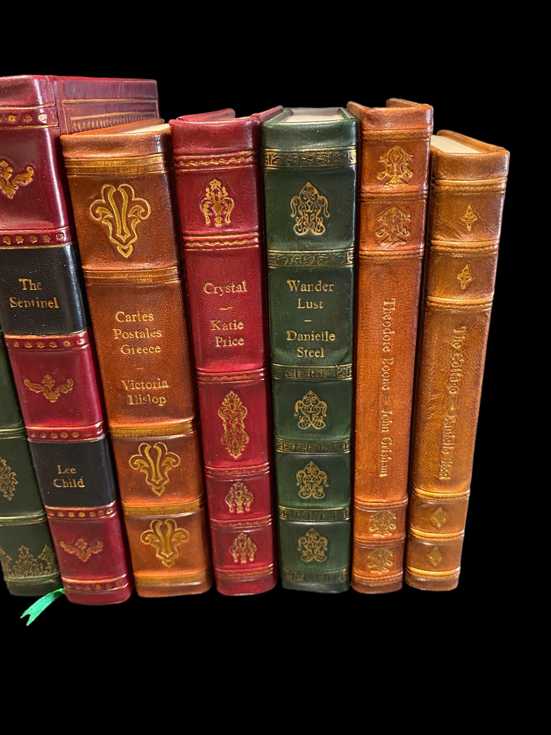 Cuir Ensemble de douze livres reliés en cuir ouvragé divers titres en vente