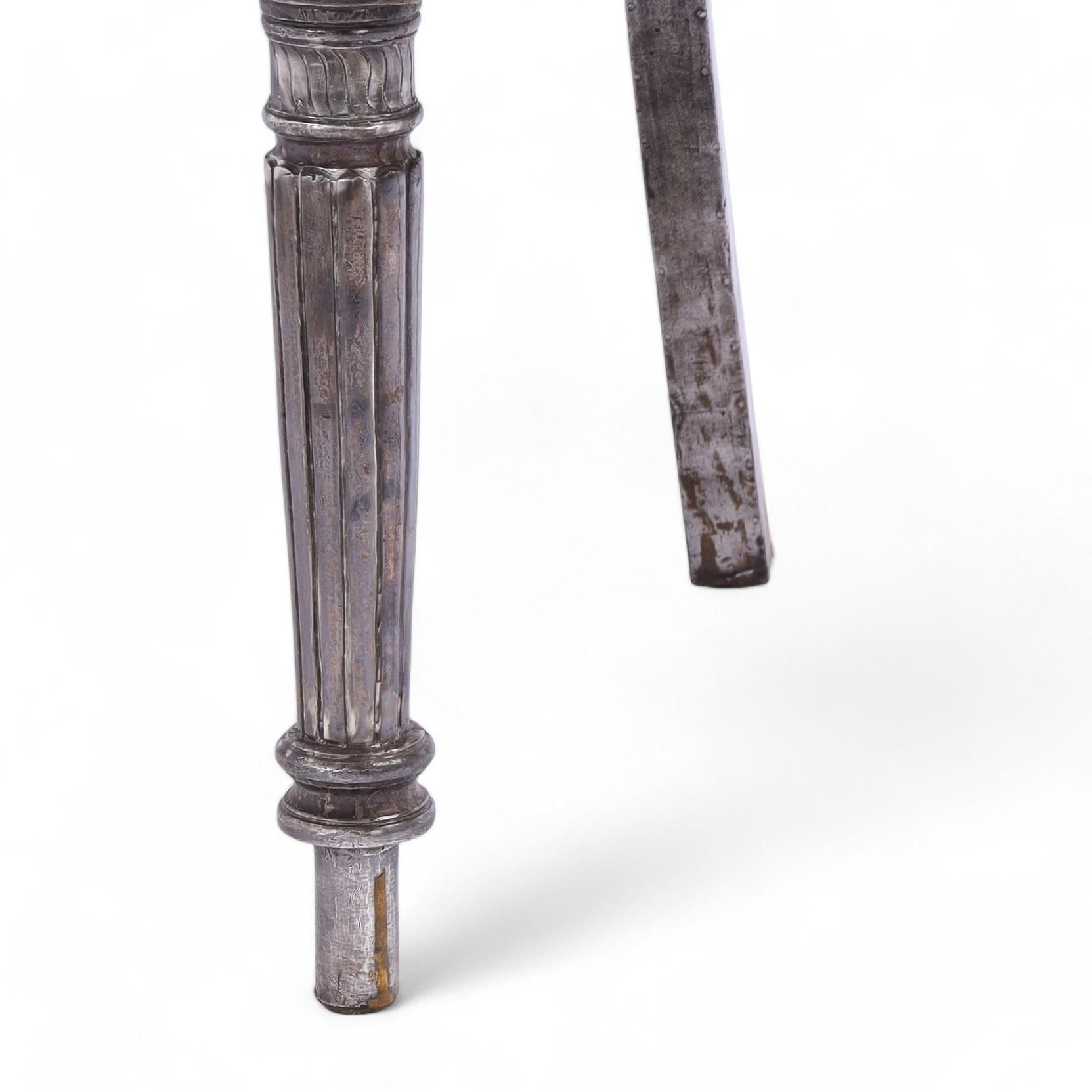Set di dodici poltrone neoclassiche d'epoca rivestite di metallo anglo-indiano in vendita 1