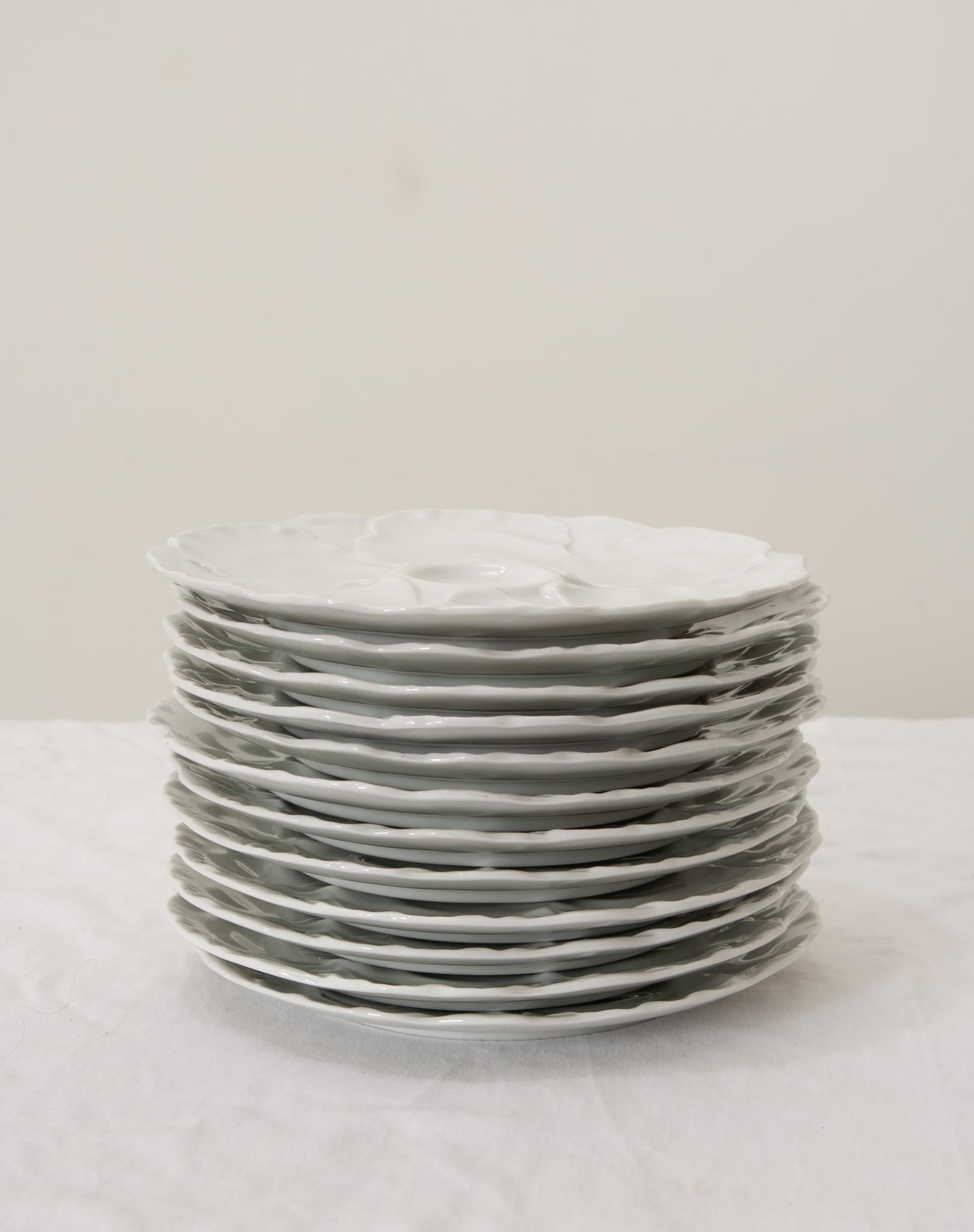 20th Century Set of Twelve Vintage Hutschenreuther Oyster Plates For Sale