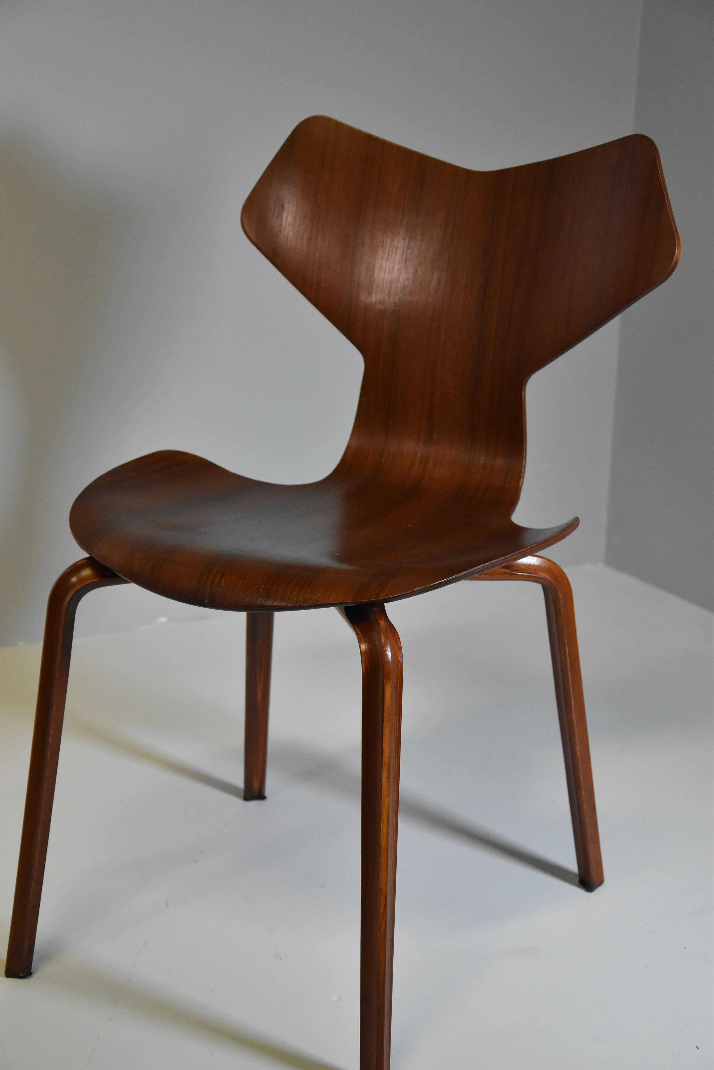 Mid-Century Modern Set of Twelve Wooden Chairs Model Grand Prix by Arne Jacobsen for Fritz Hansen For Sale