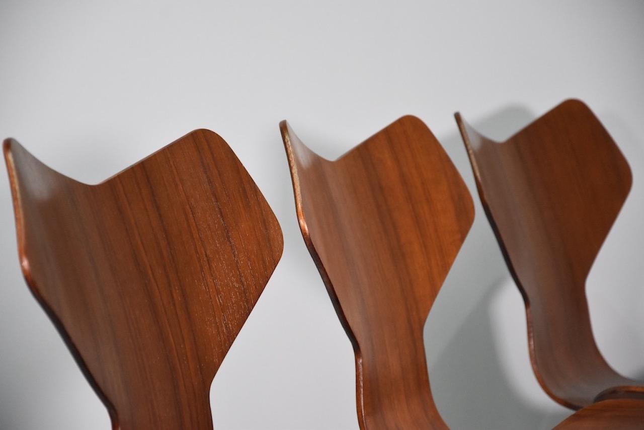 Set of Twelve Wooden Chairs Model Grand Prix by Arne Jacobsen for Fritz Hansen For Sale 1