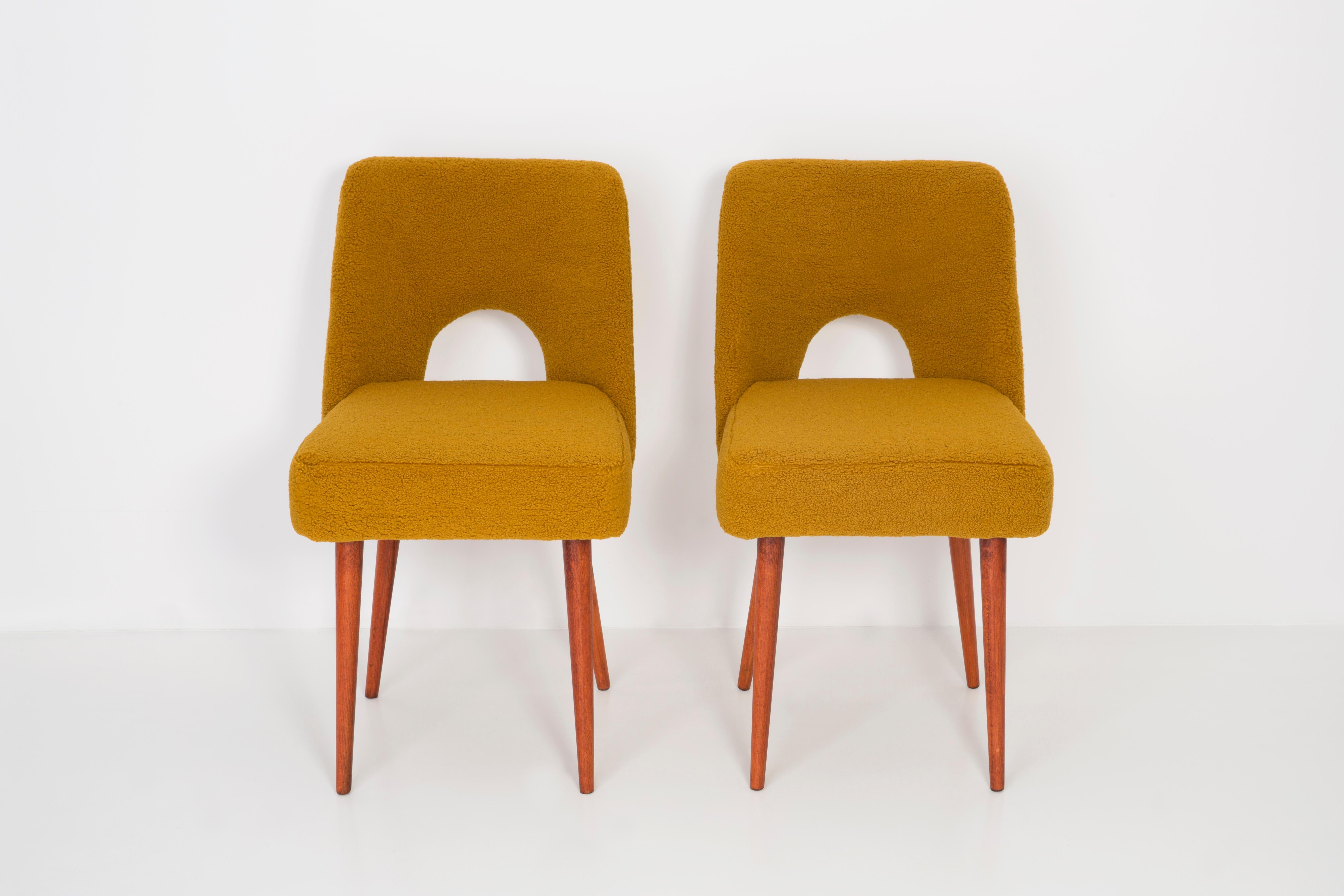 Mid-Century Modern Set of Twelve Yellow Ochre Boucle 'Shell' Chairs, 1960s For Sale