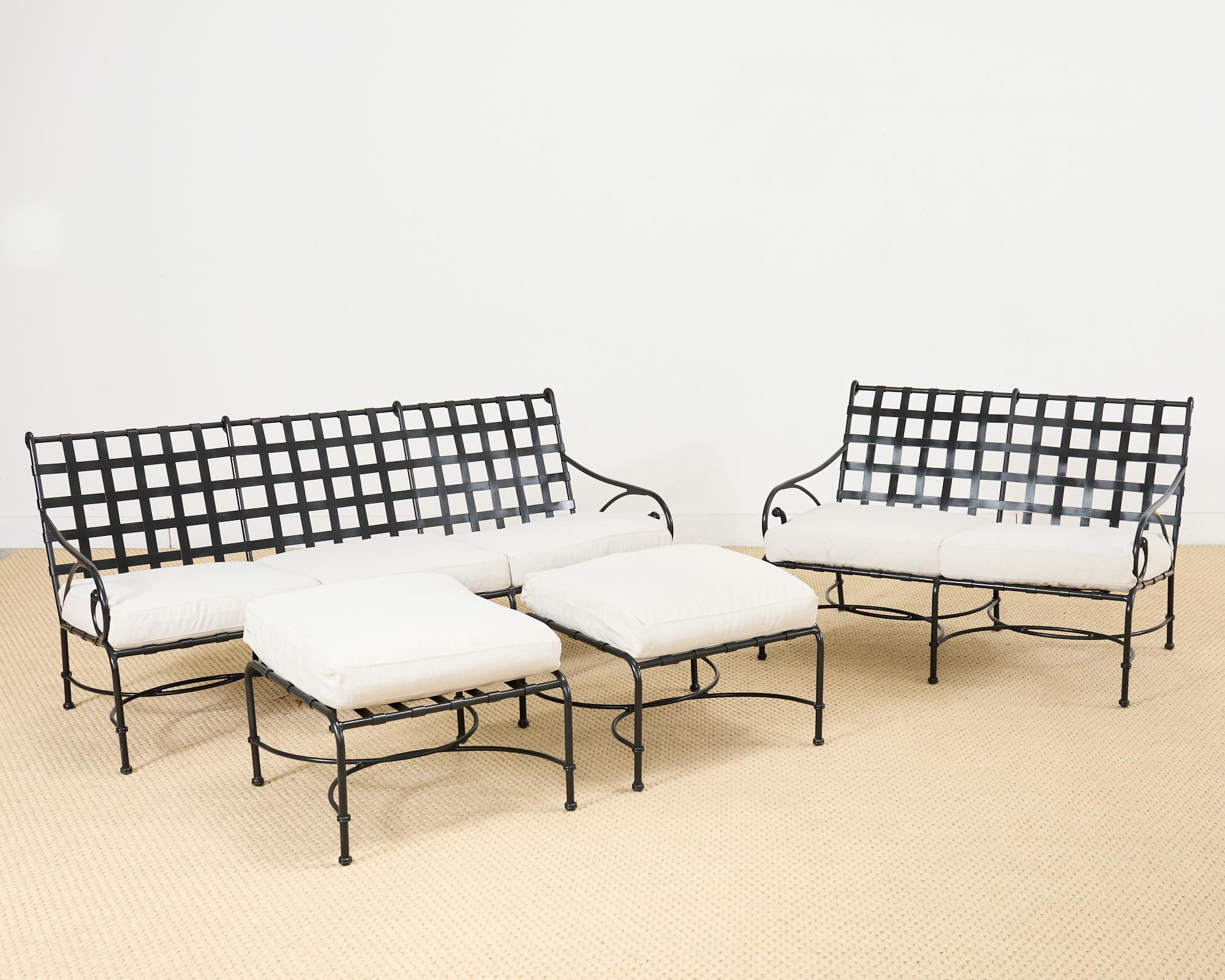 Conjunto de veintiuna piezas Richard Frinier para Brown Jordan Suite florentina Neoclásico en venta