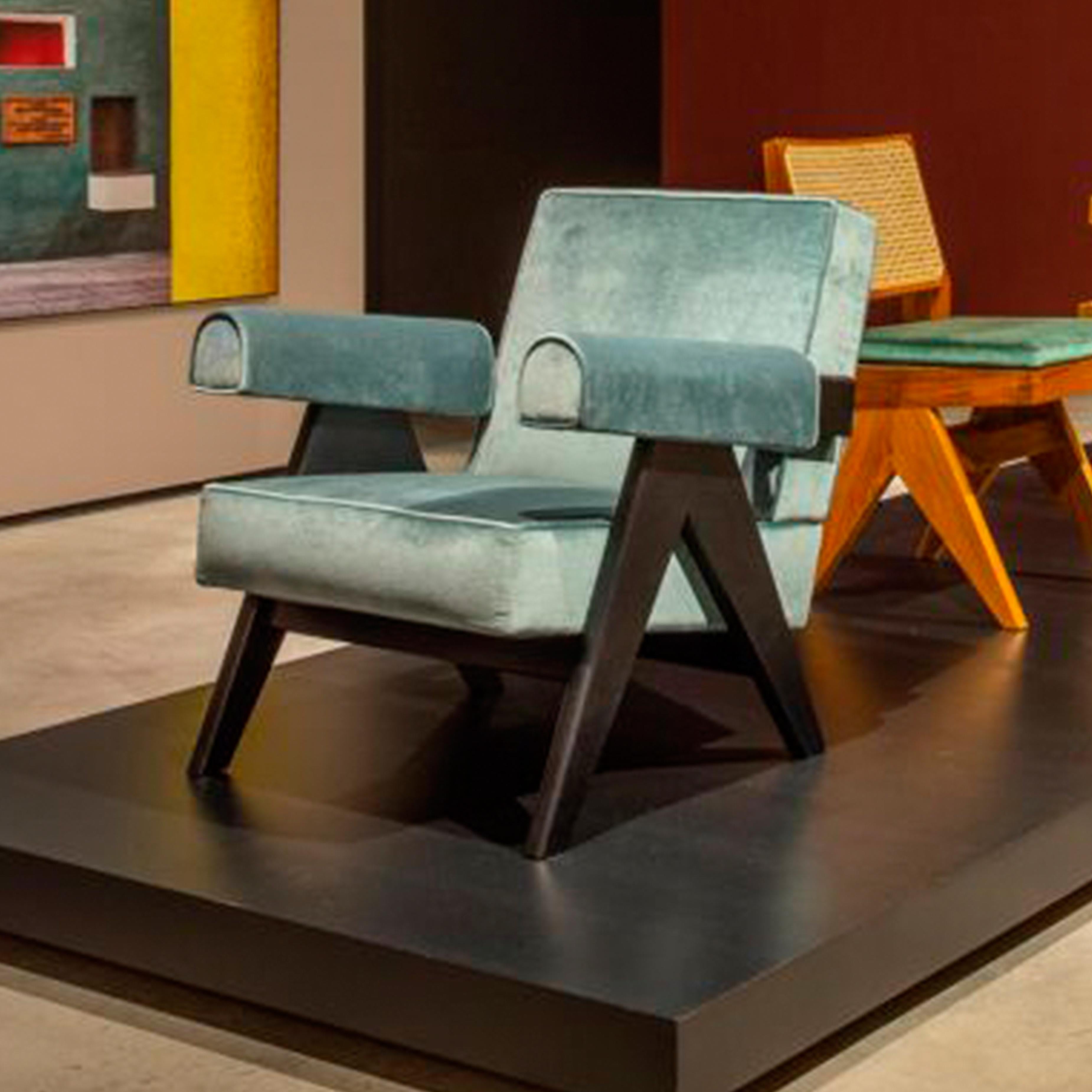 Sessel, entworfen von Pierre Jeanneret um 1950, neu aufgelegt 2019.
Hergestellt von Cassina in Italien.

Die außergewöhnliche Architektur des 1951 von Chandigarh entworfenen Le Corbusiers Capitol Complex, das in die Liste des UNESCO-Kulturerbes