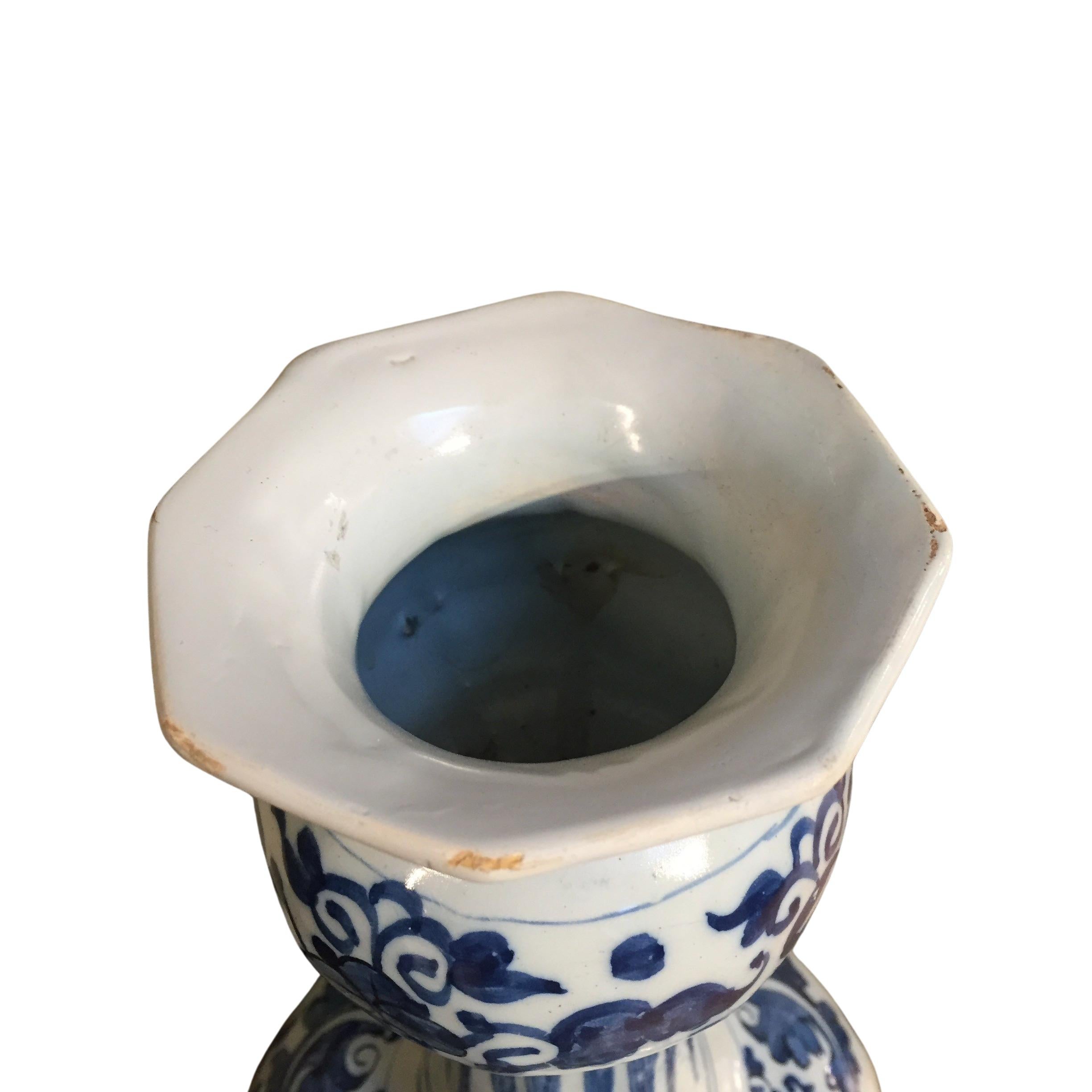 Set of Two 17th Century Dutch Delft Vases in Chinoiserie 4