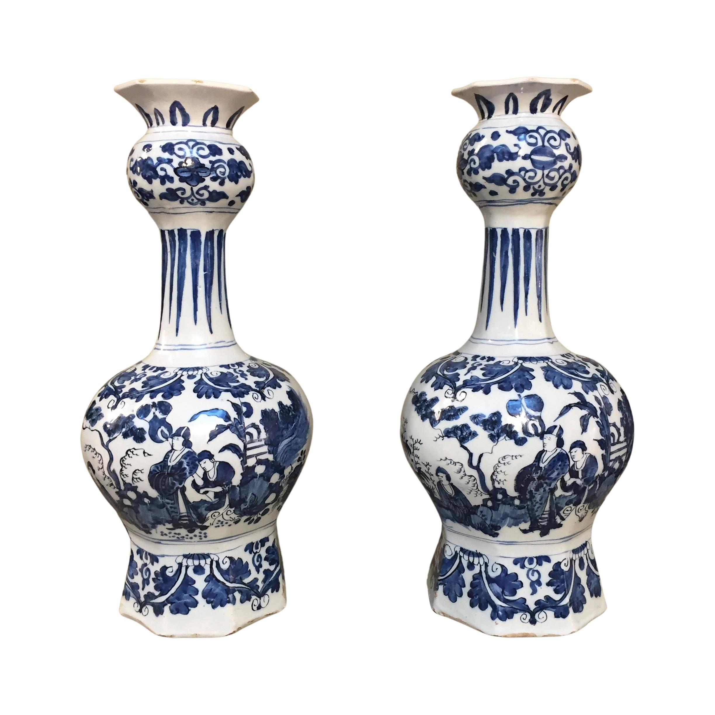 Set of Two 17th Century Dutch Delft Vases in Chinoiserie In Good Condition In AMSTERDAM, NH