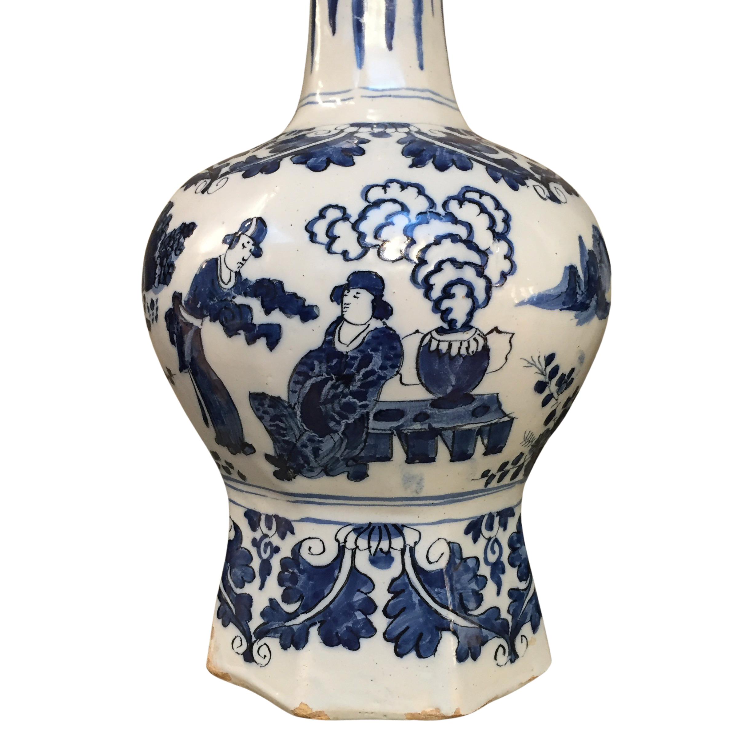 Set of Two 17th Century Dutch Delft Vases in Chinoiserie 1