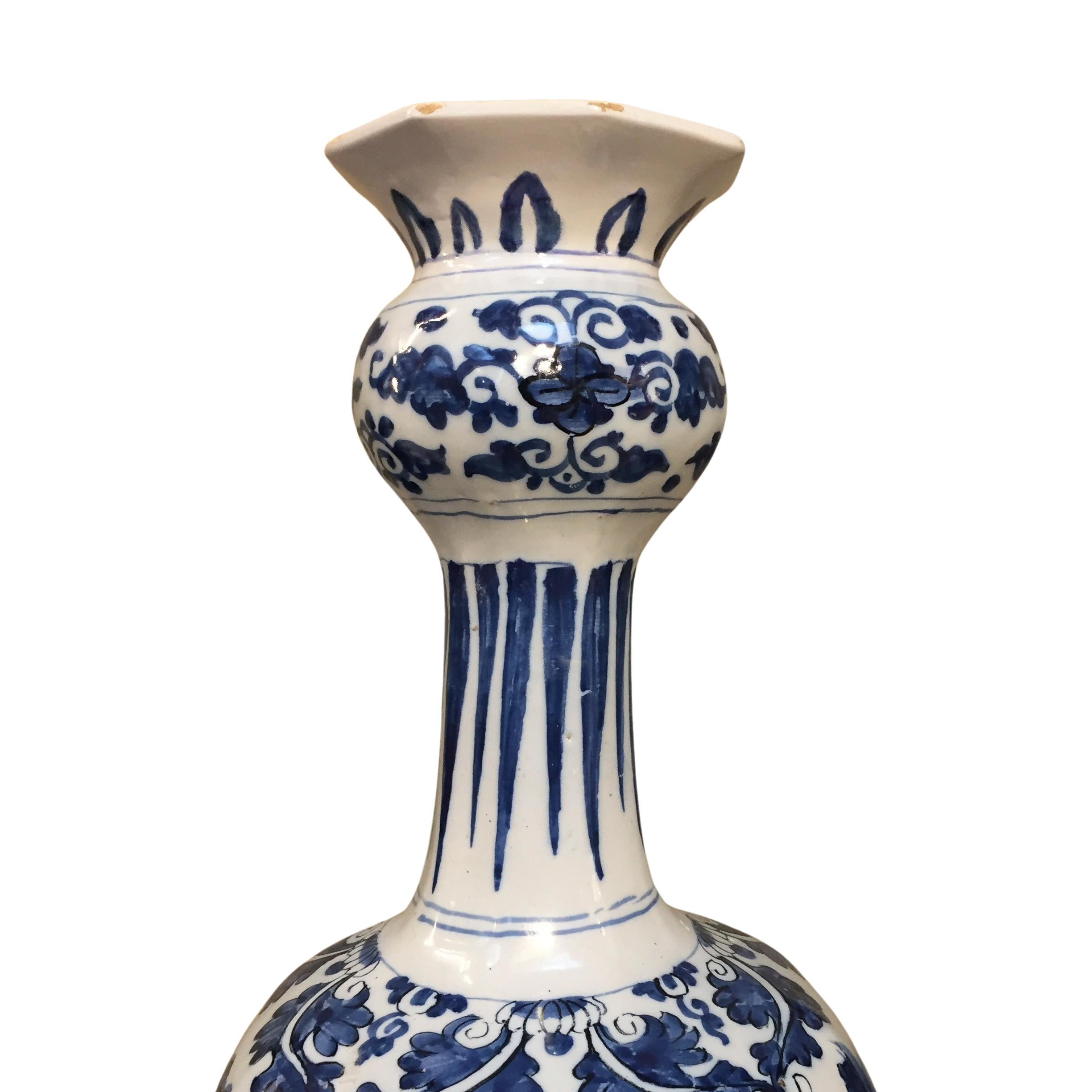 Set of Two 17th Century Dutch Delft Vases in Chinoiserie 2