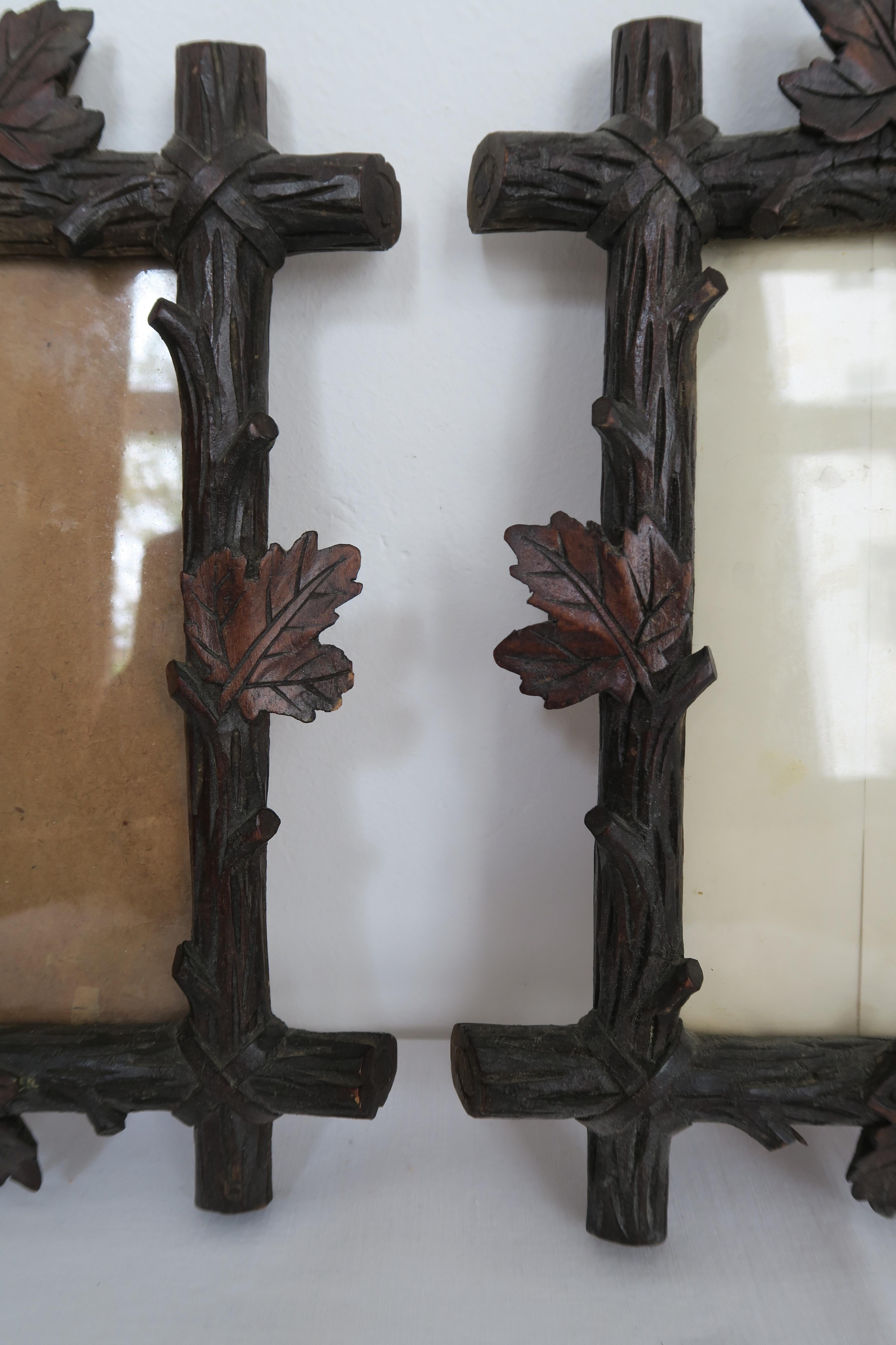 Set of Two 1880s Blackforest Pictureframes Made of Wood For Sale 2