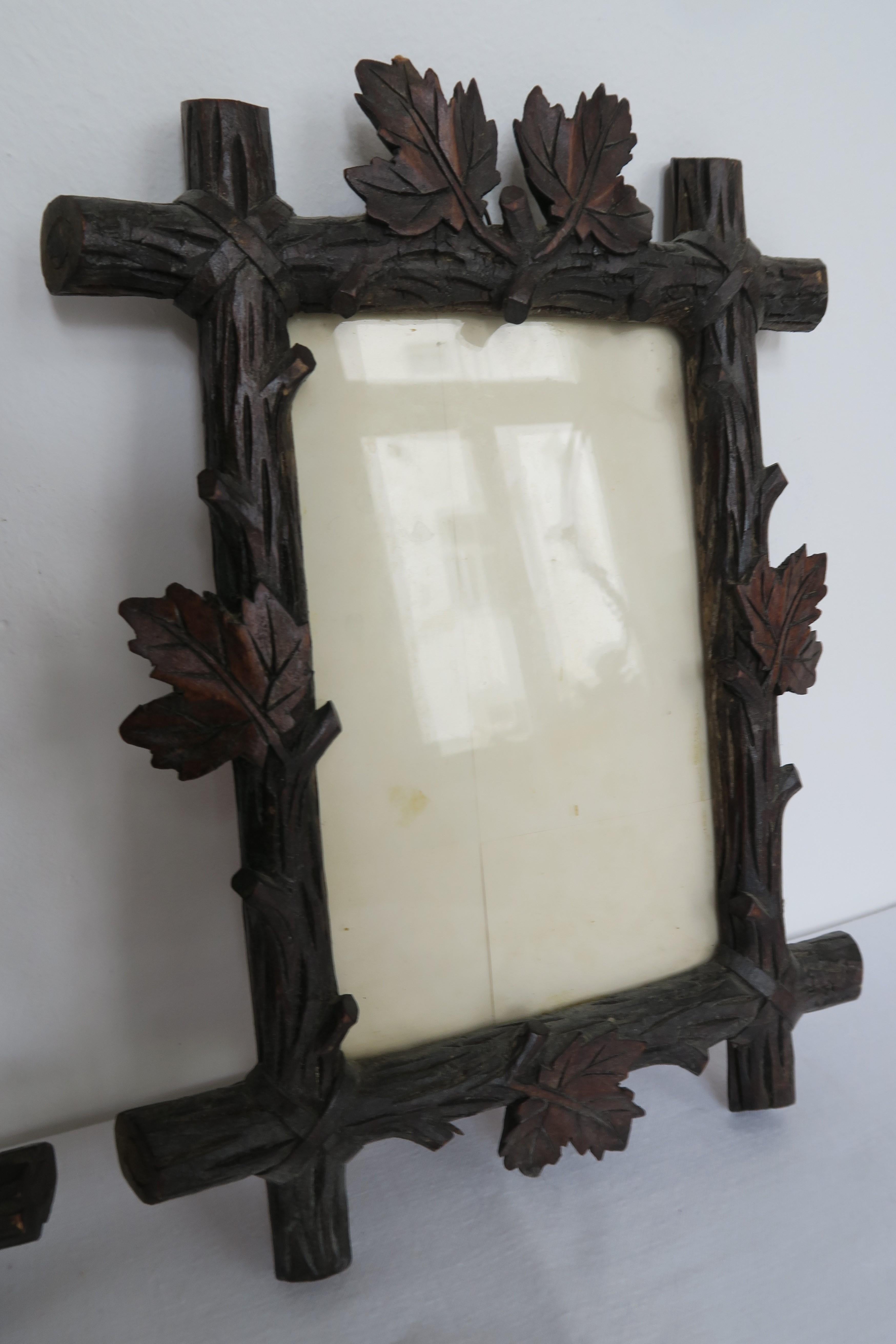Set of Two 1880s Blackforest Pictureframes Made of Wood For Sale 3
