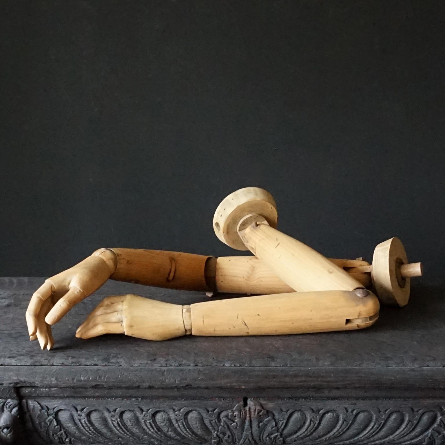 Set of Two 1900s French Articulated Life-Size Natural Wooden Mannequin's Arms 6