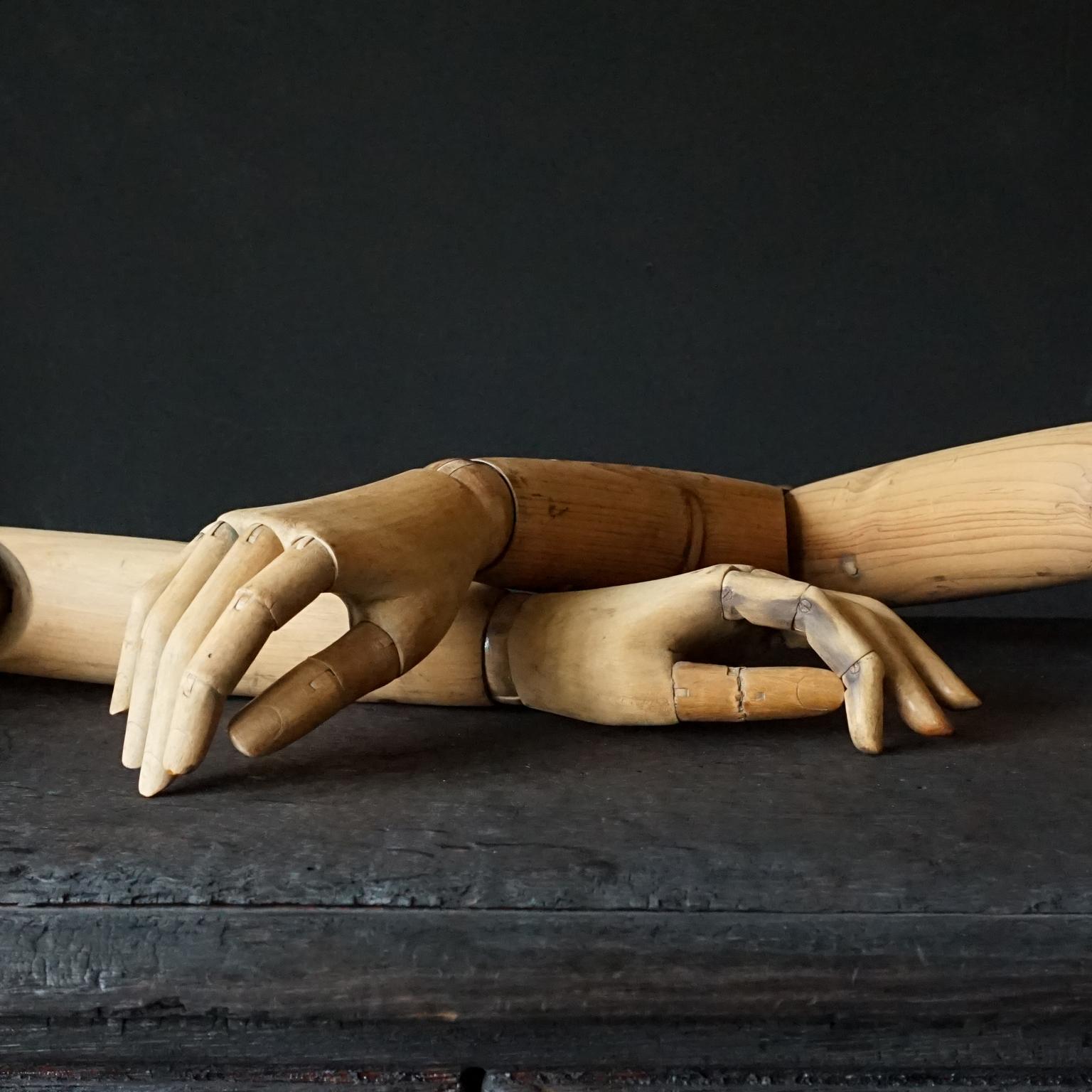 Set of Two 1900s French Articulated Life-Size Natural Wooden Mannequin's Arms 8
