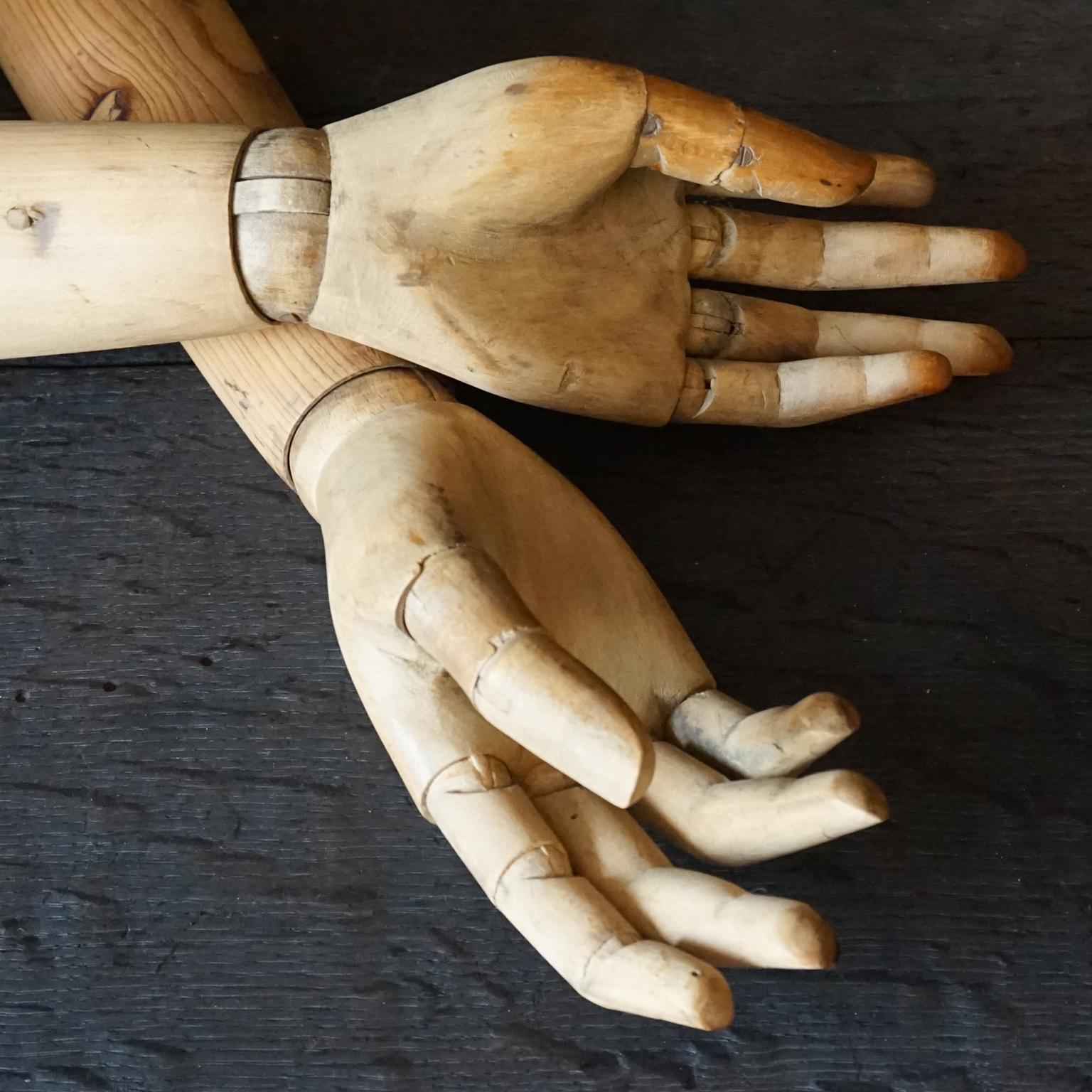 Set of Two 1900s French Articulated Life-Size Natural Wooden Mannequin's Arms 4