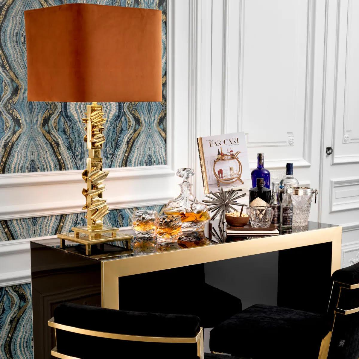Set di due decanter in cristallo in stile anni '20 e otto bicchieri.

Questo elegante set di cristallo comprende due grandi decanter e otto bicchieri da whisky dalle curve eleganti.

Occhiali: L. 9  W. 9  H. 9,5 cm
Decanter: L. 10.5  W. 18  H. 26 cm