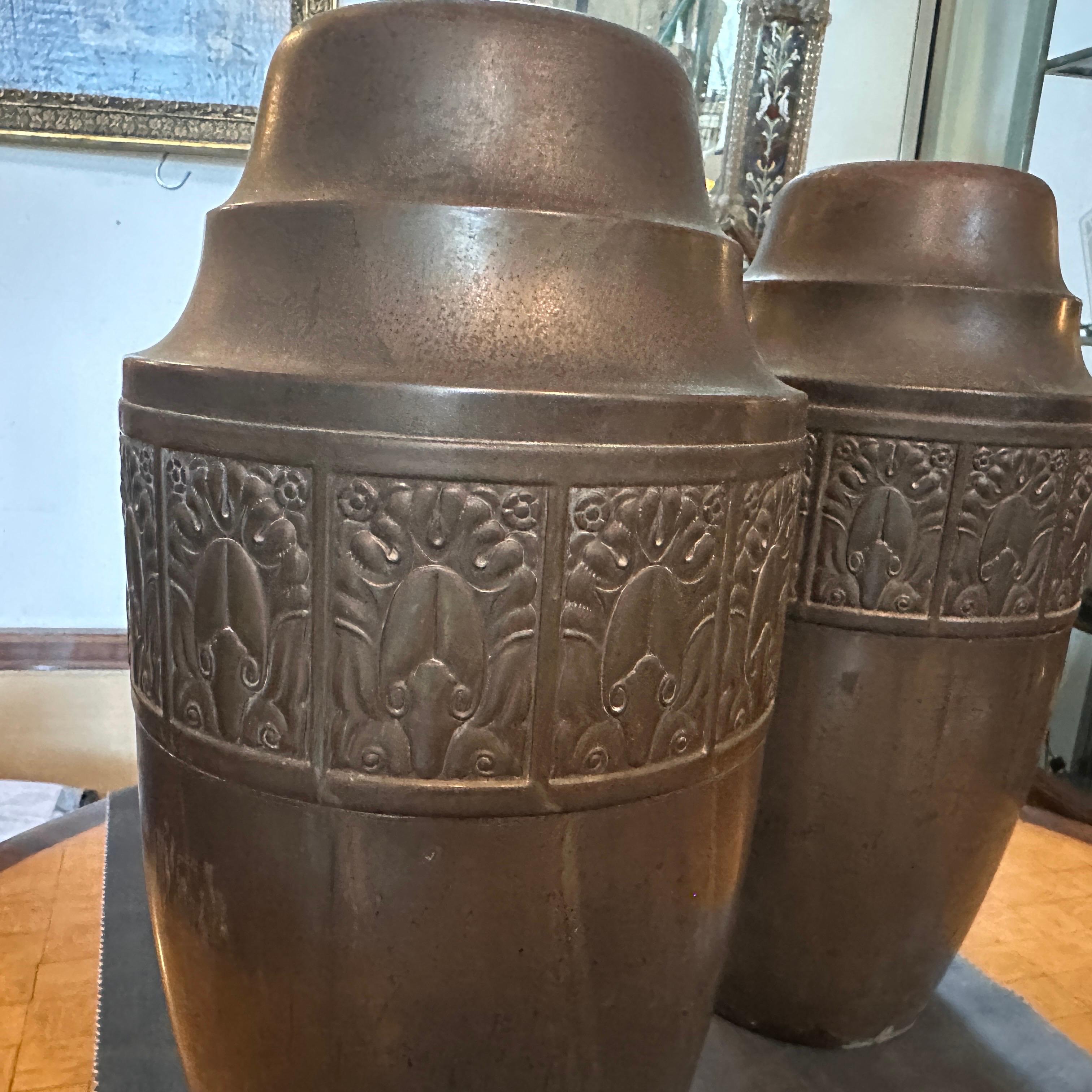 Set of Two 1930s Art Deco Copper Italian Vases  For Sale 7