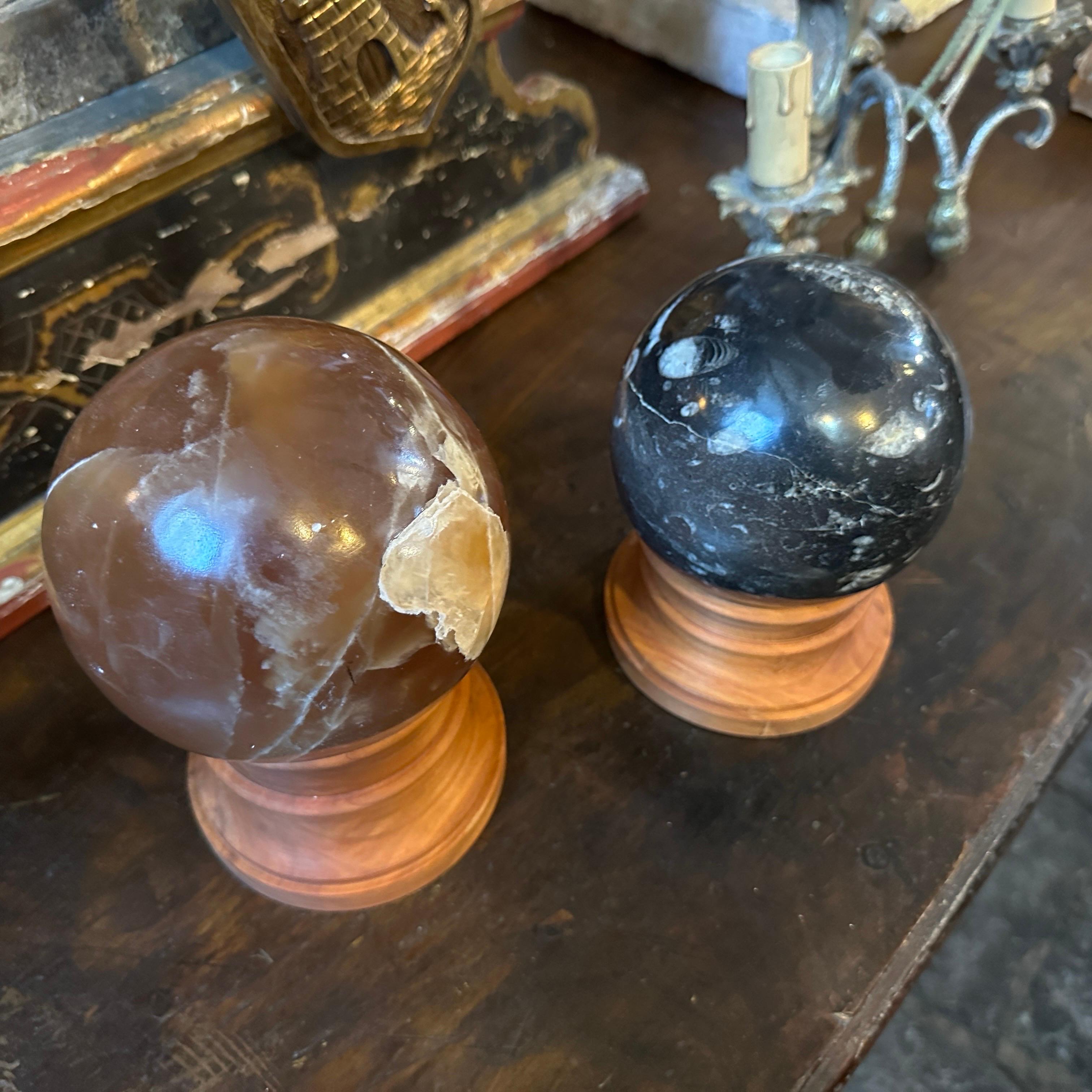 Set of two Art Deco Italian Marble Spheres on Cherry Wood Stand For Sale 1