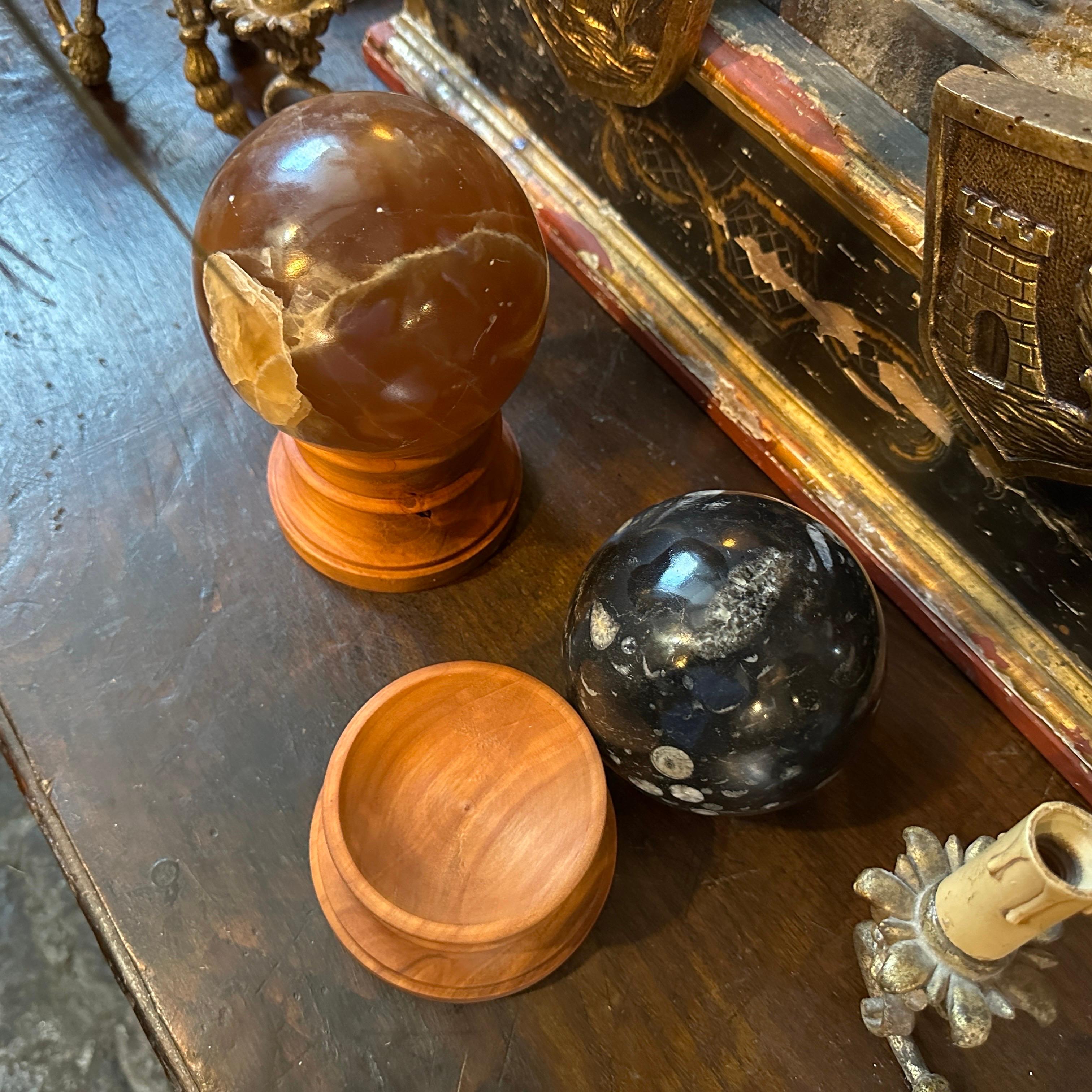 Set of two Art Deco Italian Marble Spheres on Cherry Wood Stand For Sale 3