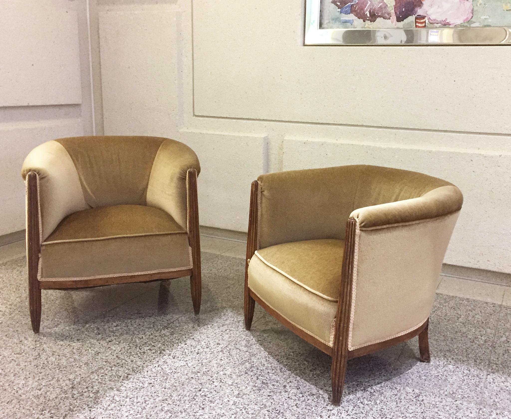 Mid-20th Century Set of Two 1930s Art Deco Near-Pair of Mahogany Club Chairs