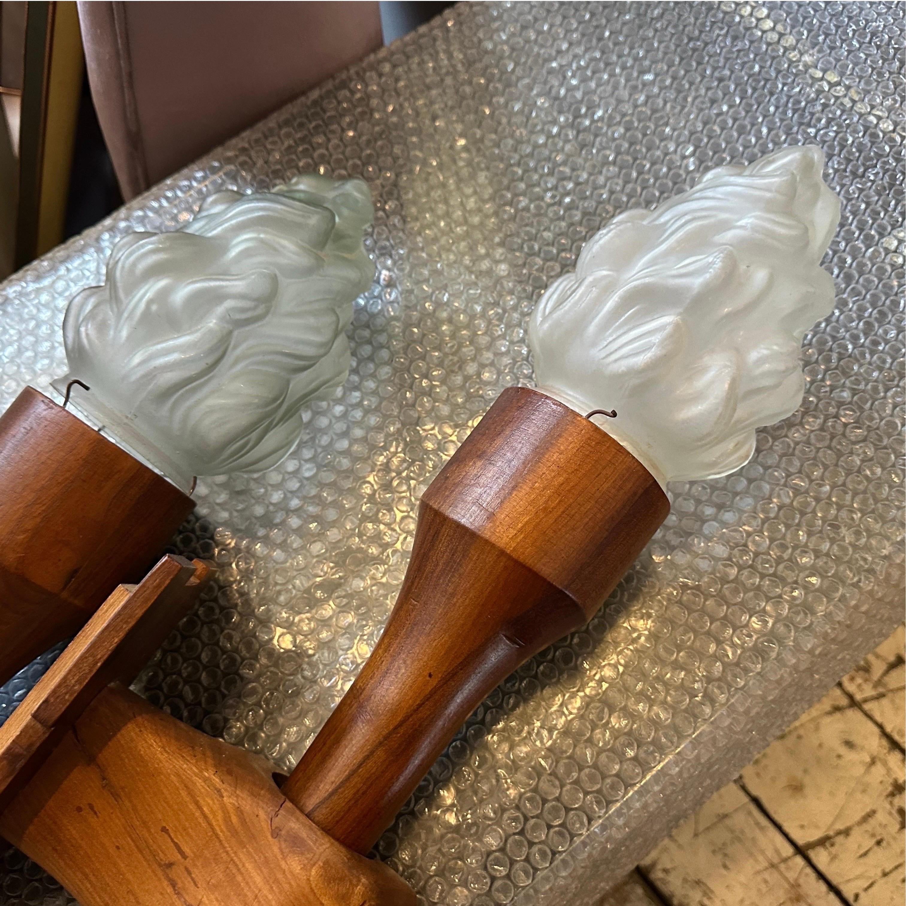 Satz von zwei 1940er Art Deco Holz und Glas Italienisch Wandleuchten im Angebot 12