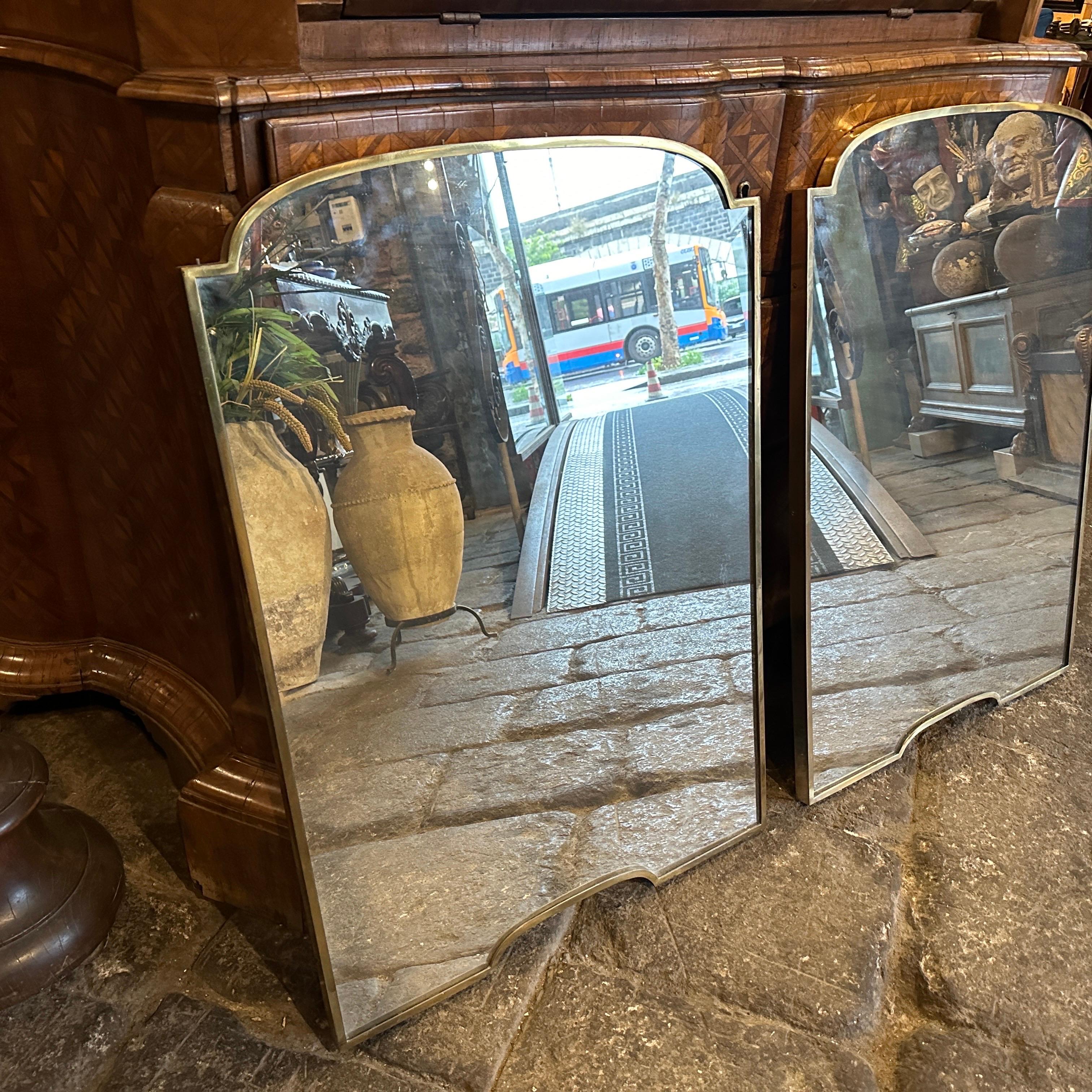 Set of Two 1950s Gio Ponti Style Mid-Century Modern Brass Italian Wall Mirrors In Good Condition For Sale In Aci Castello, IT
