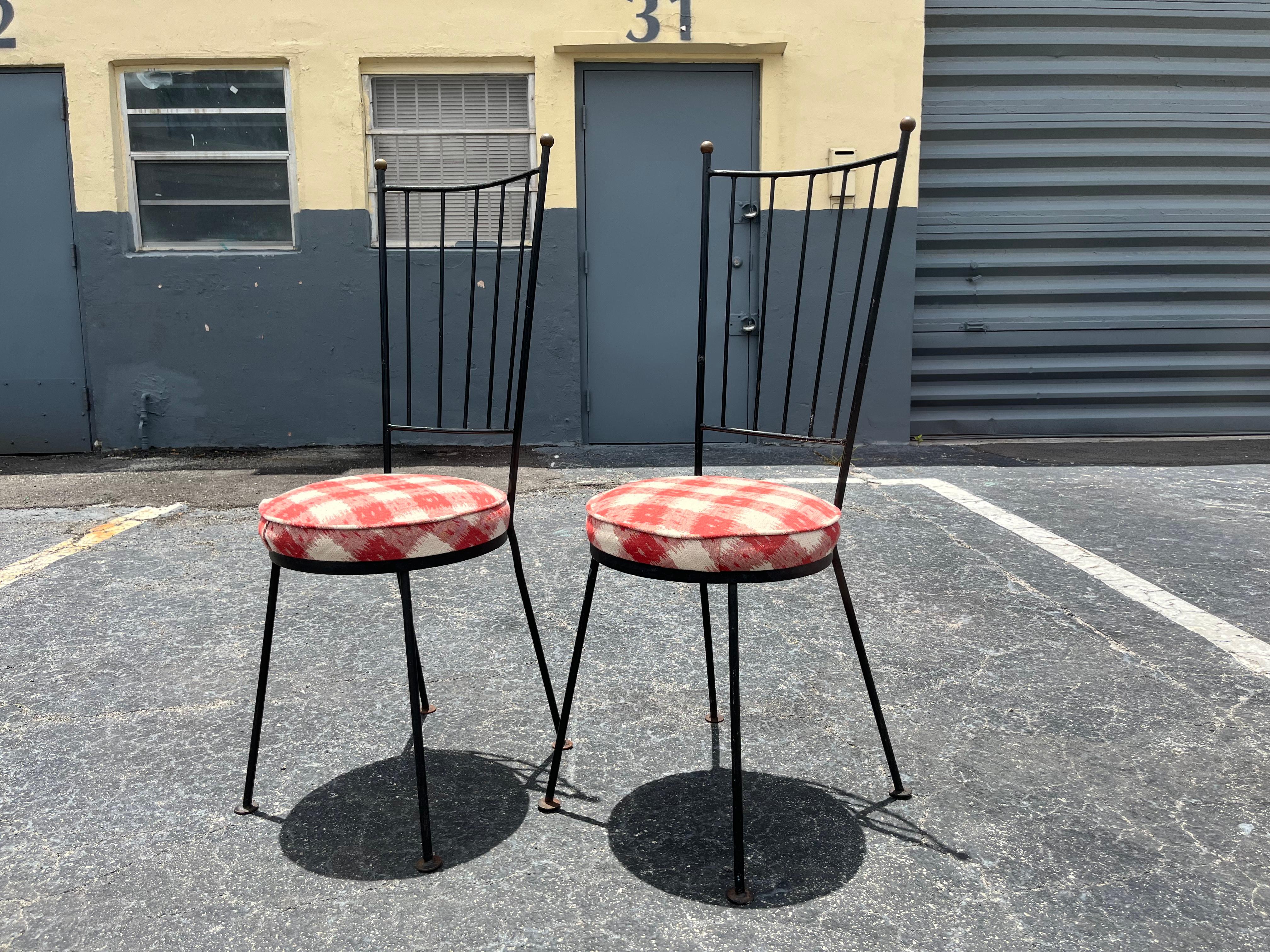 Juego de dos sillas auxiliares de hierro de los años 50, Mid Century Modern Estadounidense en venta