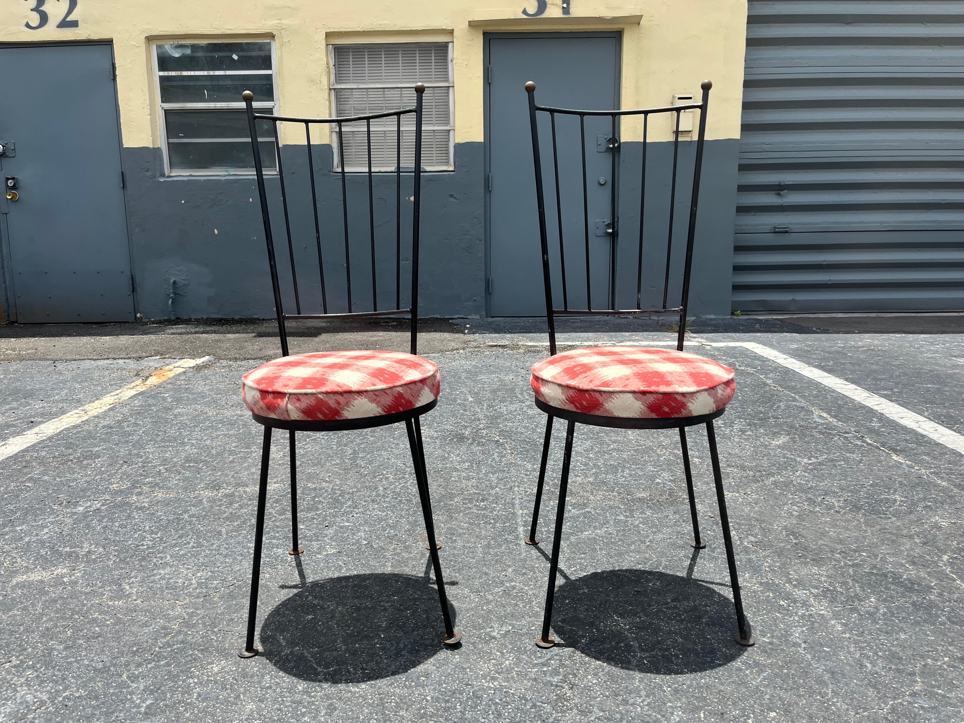 Juego de dos sillas auxiliares de hierro de los años 50, Mid Century Modern en Bueno estado para la venta en Miami, FL