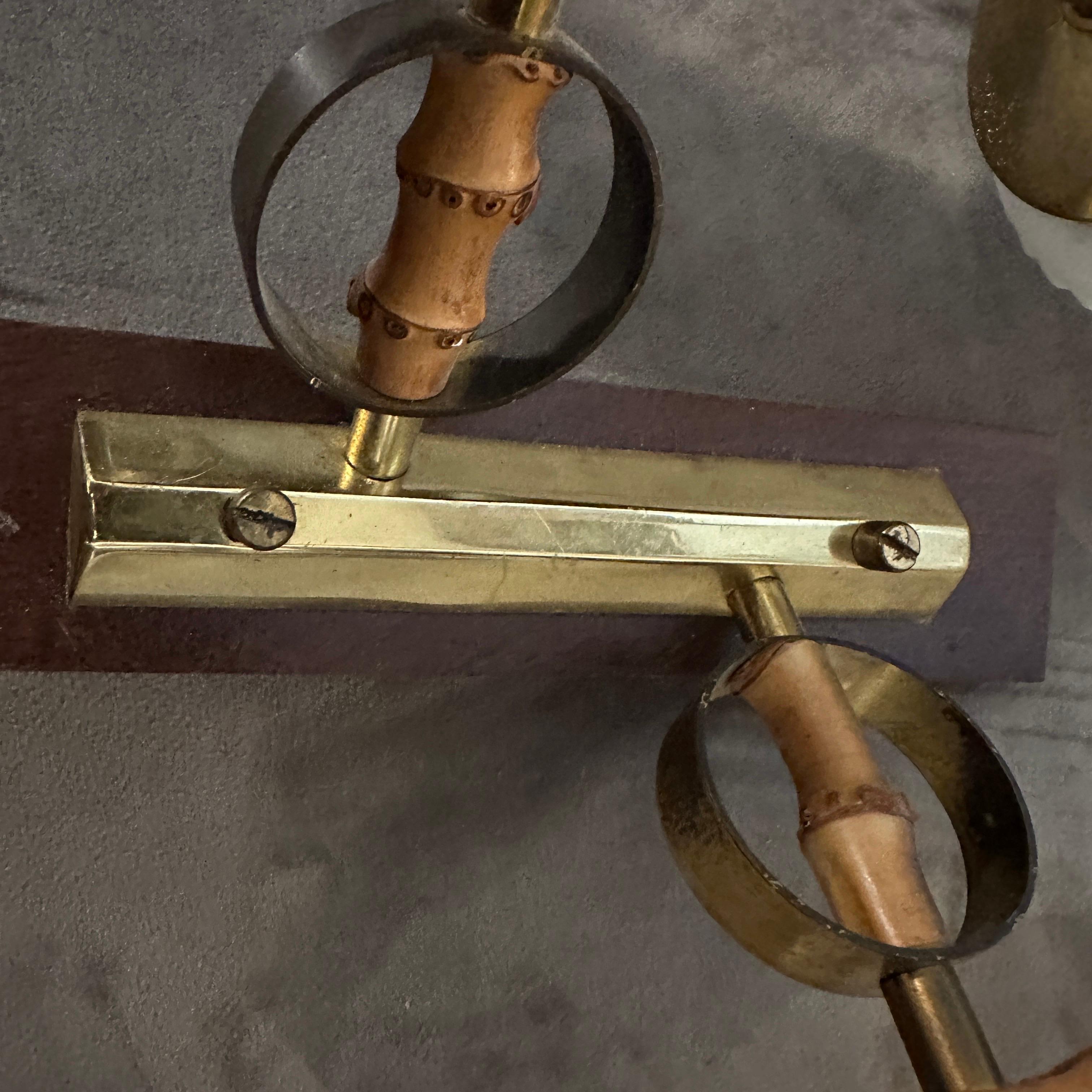 Juego de dos apliques italianos de latón, bambú y cristal, modernos de mediados de siglo de 1950 en Bueno estado para la venta en Aci Castello, IT