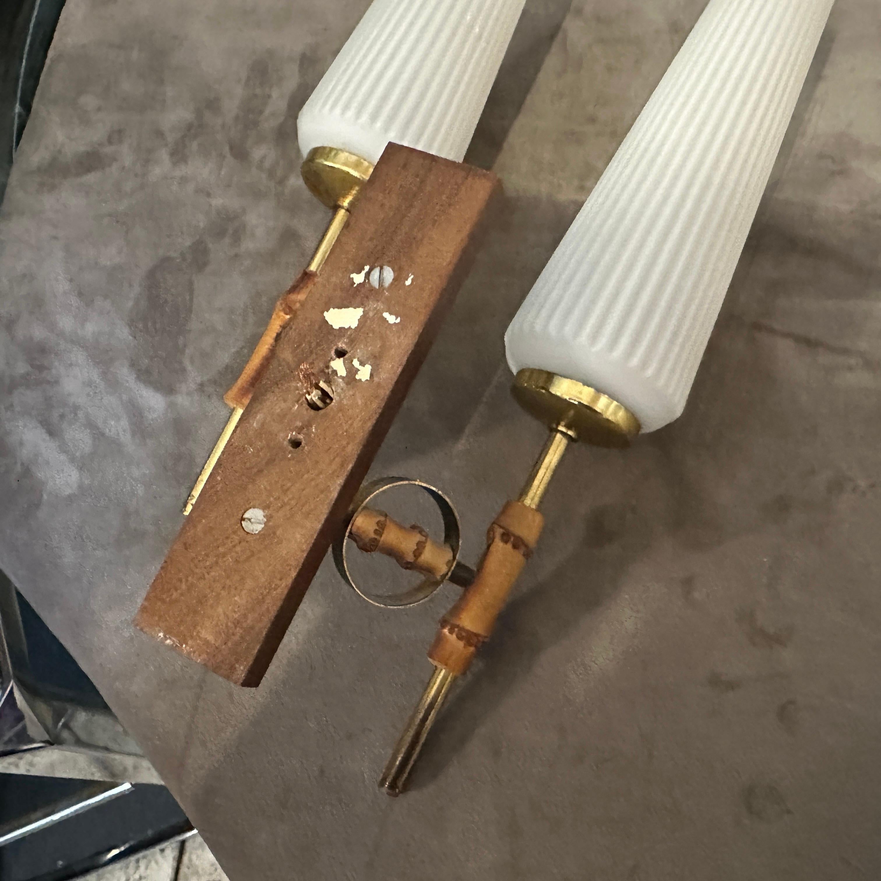 Juego de dos apliques italianos de latón, bambú y cristal, modernos de mediados de siglo de 1950 en venta 2