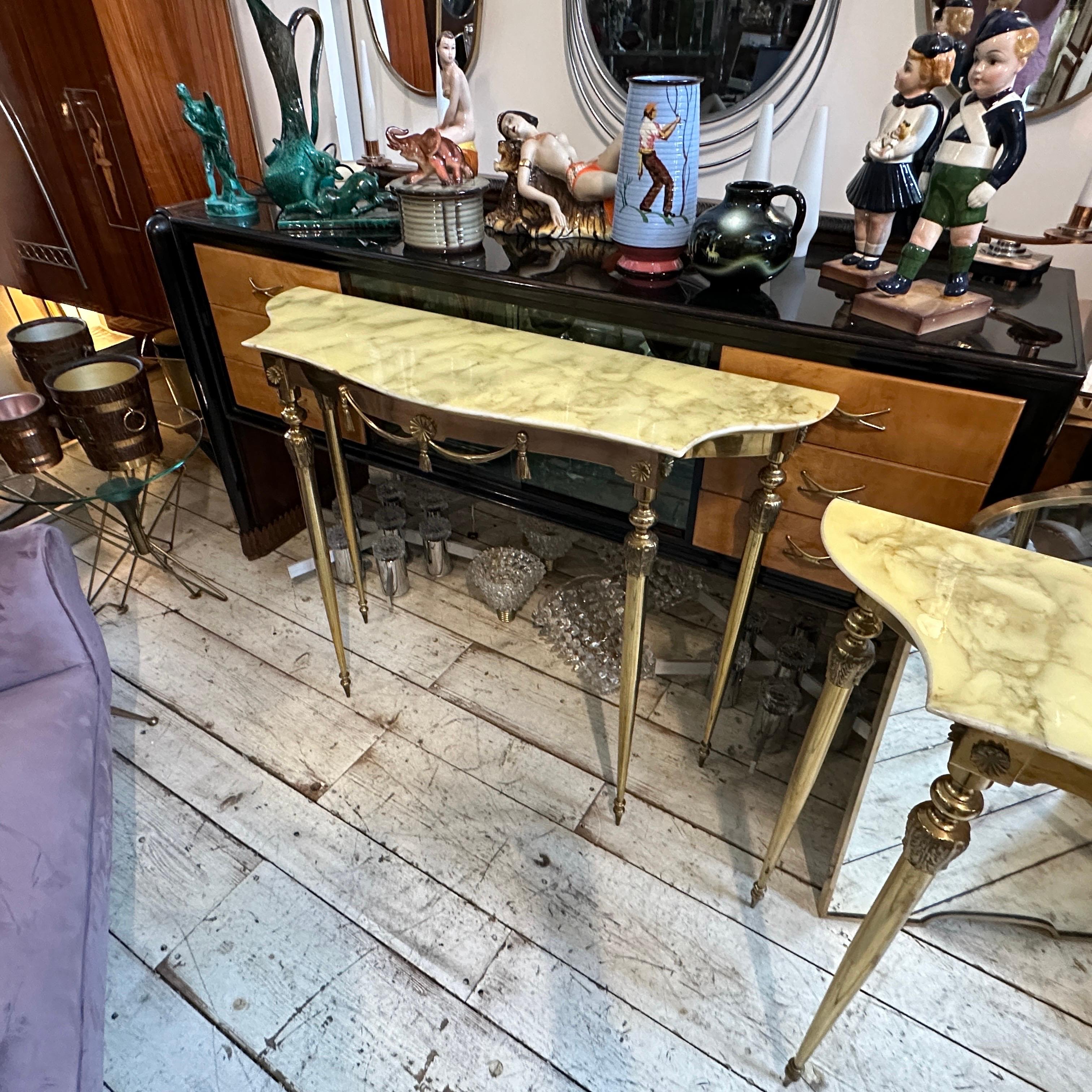 Set of Two 1950s Neoclassical Brass and Onyx Marble Italian Console Tables 4