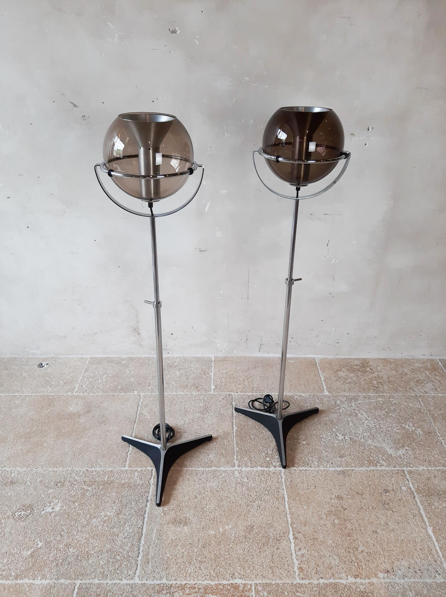 Set of Two 1960s Globe Floor Lamps by Frank Ligtelijn for RAAK Amsterdam 1